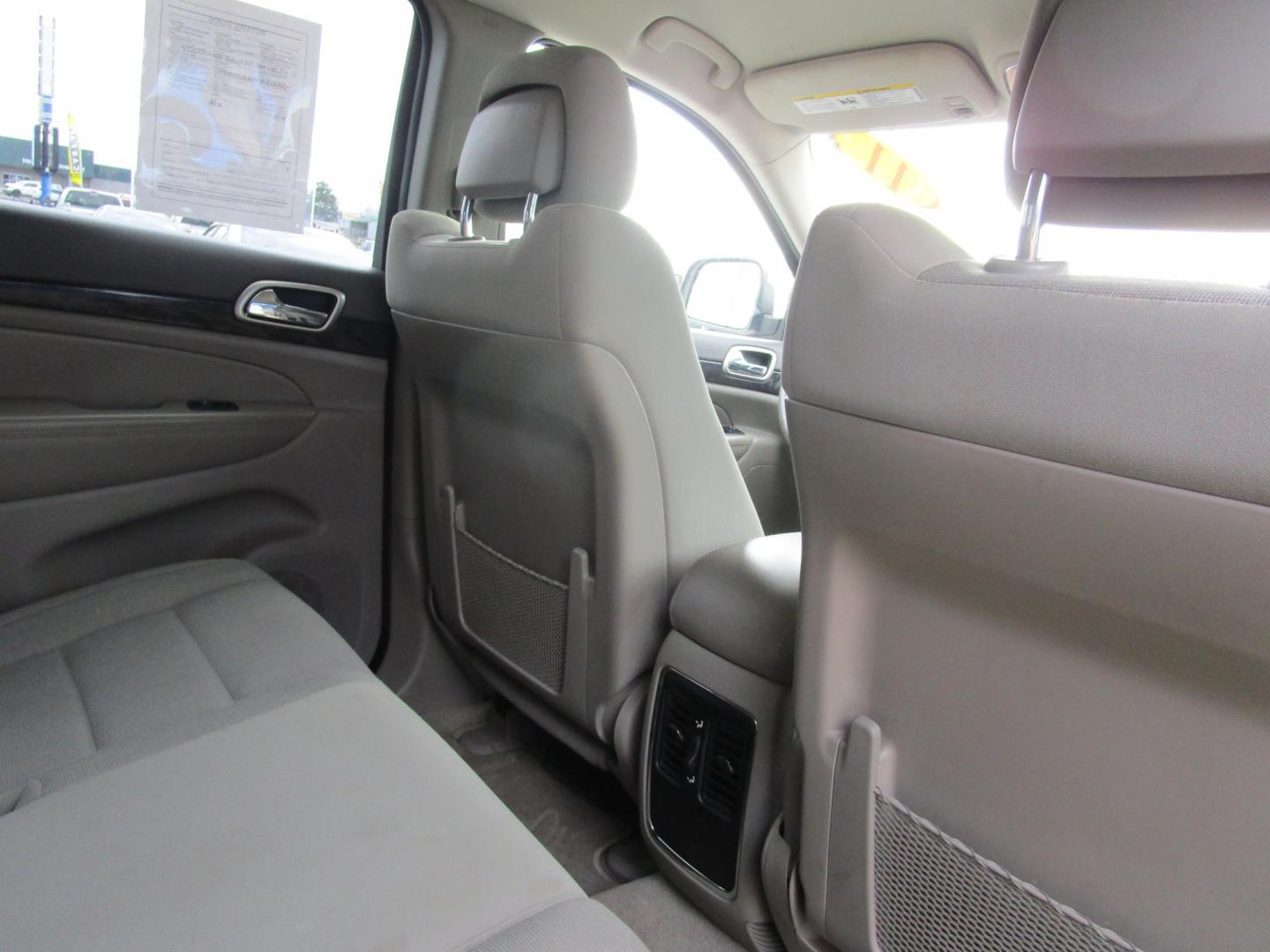 2011 WHITE /Tan / Cloth Jeep Grand Cherokee Laredo 2WD (1J4RS4GG6BC) with an 3.6L V6 DOHC 24V engine, 5-Speed Automatic transmission, located at 1814 Albert Pike Road, Hot Springs, AR, 71913, (501) 623-1717, 34.494228, -93.094070 - Photo#8
