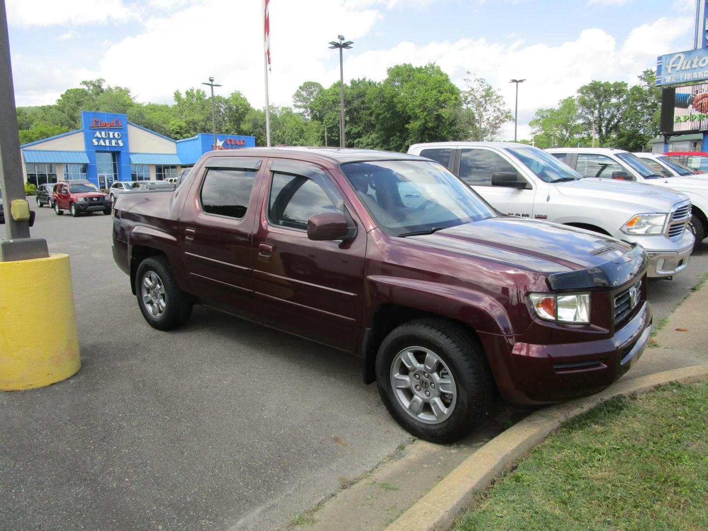 2008 MAROON Honda Ridgeline RTL (2HJYK16518H) with an 3.5L V6 SOHC 24V engine, 5-Speed Automatic Overdrive transmission, located at 1814 Albert Pike Road, Hot Springs, AR, 71913, (501) 623-1717, 34.494228, -93.094070 - Photo#9