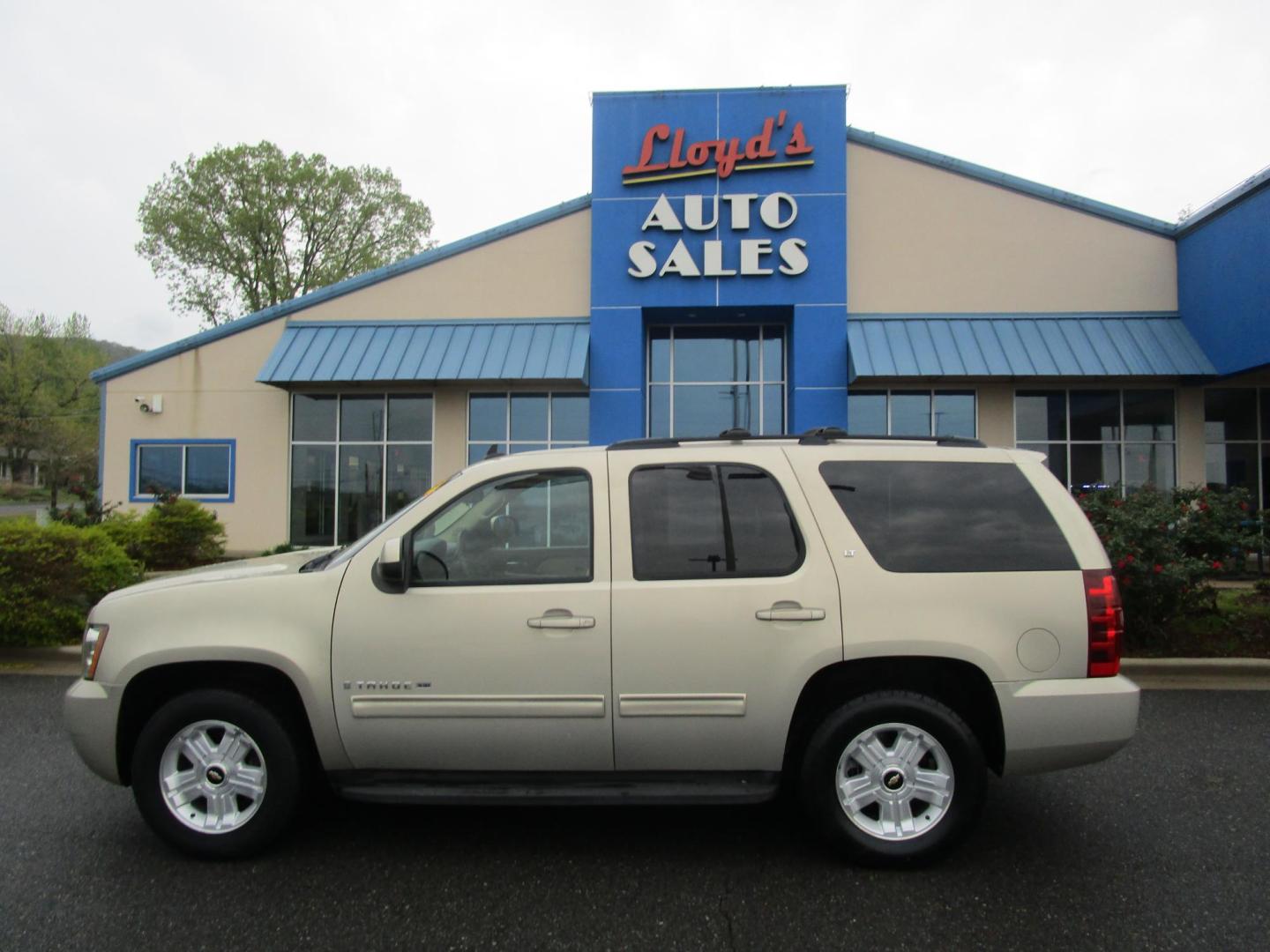 2009 GOLD /Tan Chevrolet Tahoe LT1 2WD (1GNEC23359R) with an 5.3L V8 OHV 16V FFV engine, 6-Speed Automatic transmission, located at 1814 Albert Pike Road, Hot Springs, AR, 71913, (501) 623-1717, 34.494228, -93.094070 - Photo#0