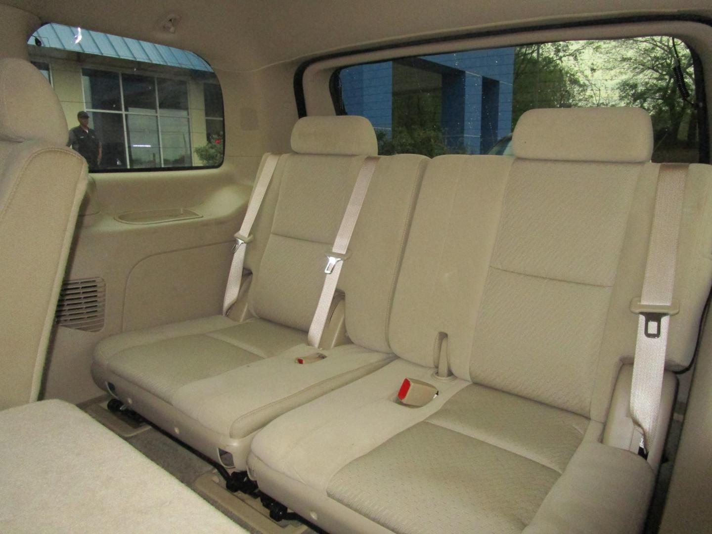 2009 GOLD /Tan Chevrolet Tahoe LT1 2WD (1GNEC23359R) with an 5.3L V8 OHV 16V FFV engine, 6-Speed Automatic transmission, located at 1814 Albert Pike Road, Hot Springs, AR, 71913, (501) 623-1717, 34.494228, -93.094070 - Photo#10