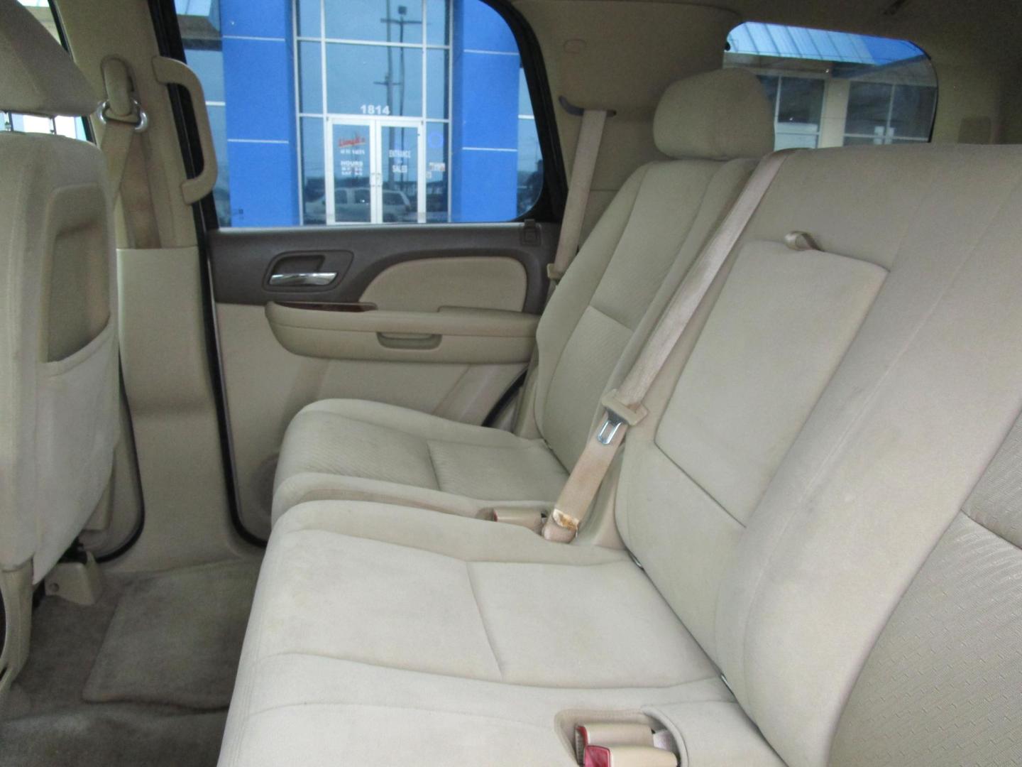 2009 GOLD /Tan Chevrolet Tahoe LT1 2WD (1GNEC23359R) with an 5.3L V8 OHV 16V FFV engine, 6-Speed Automatic transmission, located at 1814 Albert Pike Road, Hot Springs, AR, 71913, (501) 623-1717, 34.494228, -93.094070 - Photo#11