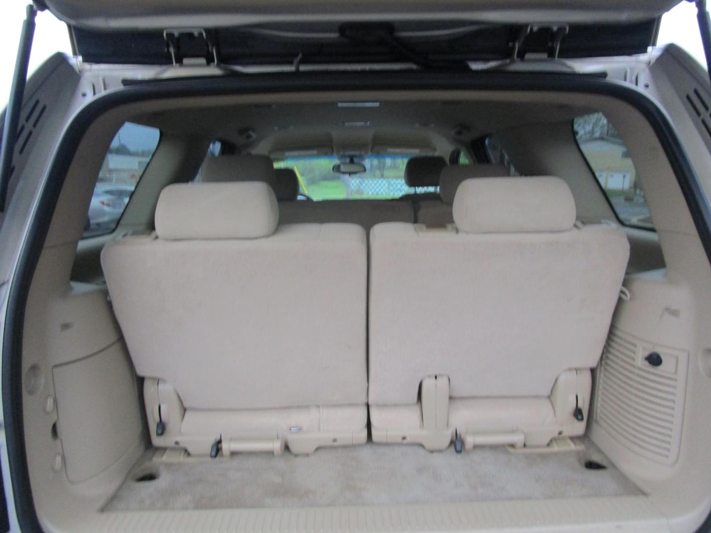 2009 GOLD /Tan Chevrolet Tahoe LT1 2WD (1GNEC23359R) with an 5.3L V8 OHV 16V FFV engine, 6-Speed Automatic transmission, located at 1814 Albert Pike Road, Hot Springs, AR, 71913, (501) 623-1717, 34.494228, -93.094070 - Photo#12