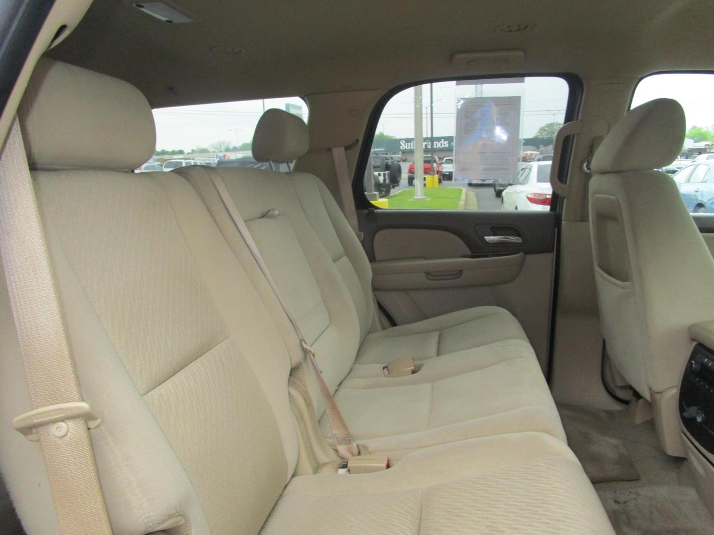 2009 GOLD /Tan Chevrolet Tahoe LT1 2WD (1GNEC23359R) with an 5.3L V8 OHV 16V FFV engine, 6-Speed Automatic transmission, located at 1814 Albert Pike Road, Hot Springs, AR, 71913, (501) 623-1717, 34.494228, -93.094070 - Photo#8