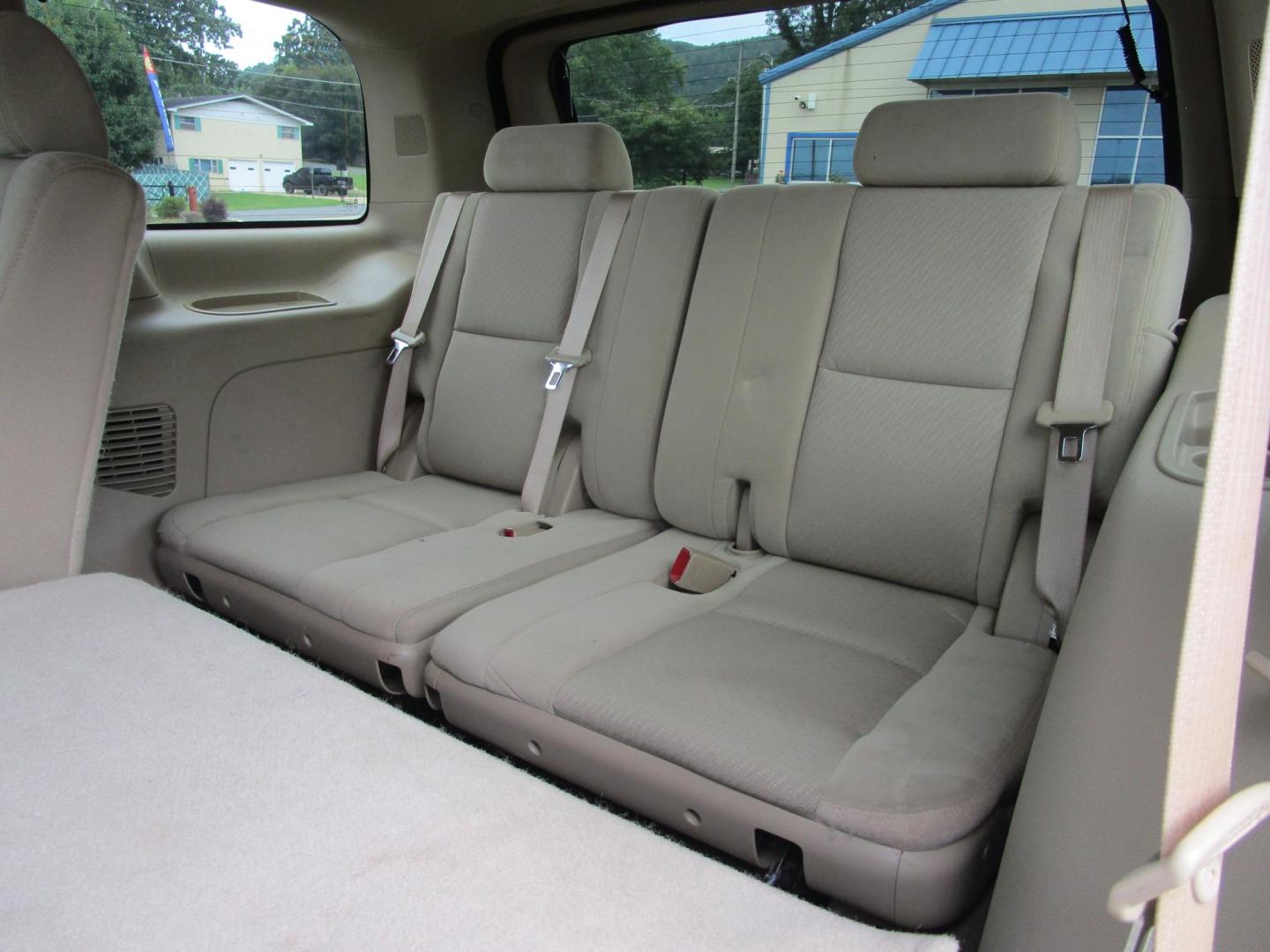2009 GOLD /Tan Chevrolet Tahoe LT1 2WD (1GNEC23359R) with an 5.3L V8 OHV 16V FFV engine, 6-Speed Automatic transmission, located at 1814 Albert Pike Road, Hot Springs, AR, 71913, (501) 623-1717, 34.494228, -93.094070 - Photo#8
