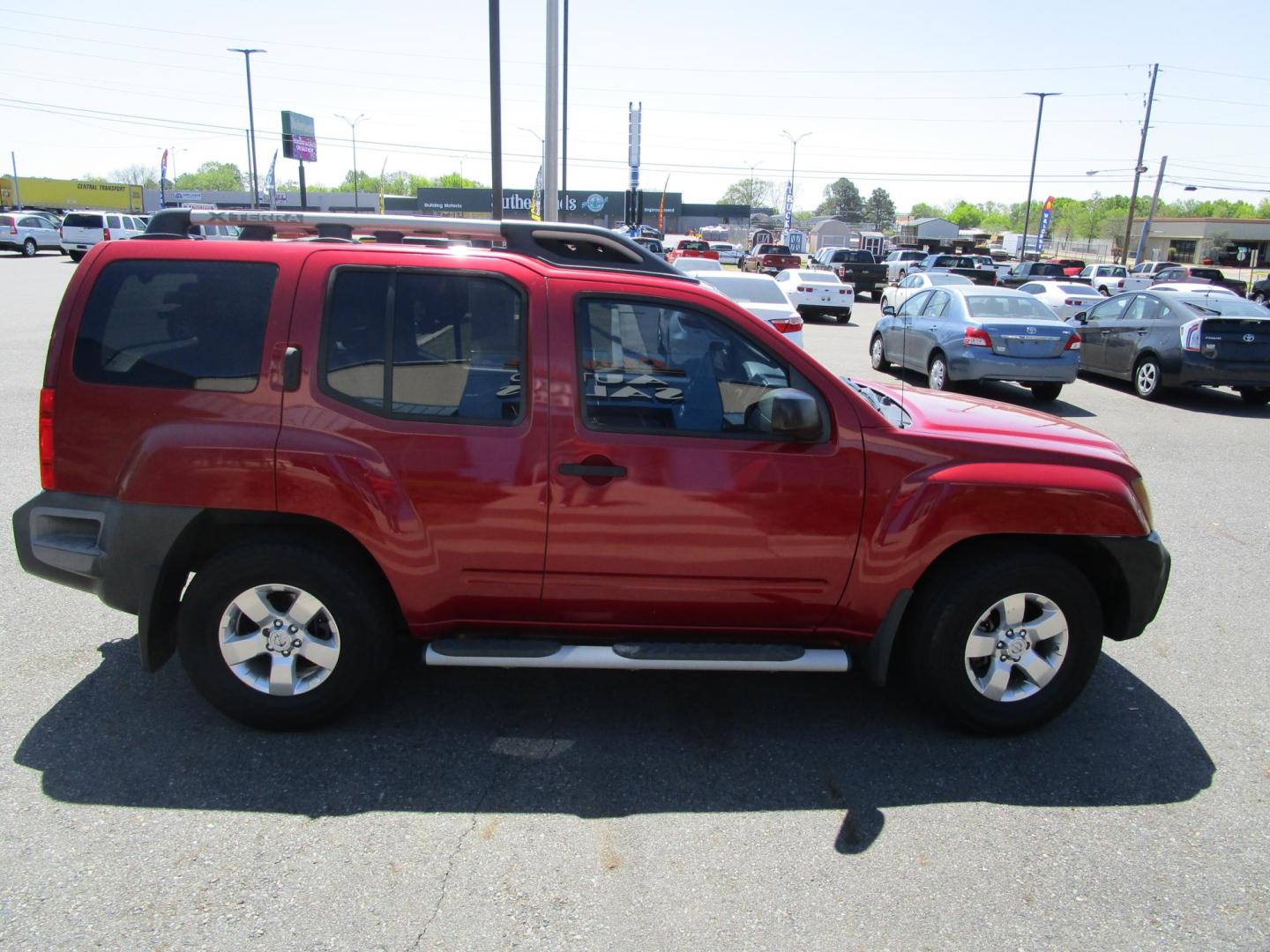 2010 RED /BLACK Nissan Xterra S 2WD (5N1AN0NU0AC) with an 4.0L V6 DOHC 24V engine, located at 1814 Albert Pike Road, Hot Springs, AR, 71913, (501) 623-1717, 34.494228, -93.094070 - Photo#4