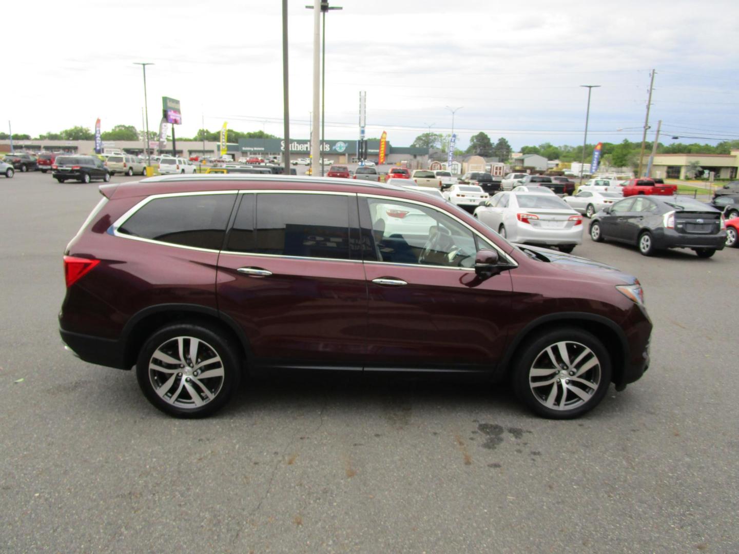 2017 MAROON /Tan / Leather Honda Pilot Touring (5FNYF6H95HB) with an 3.5L V6 SOHC 24V engine, 9A transmission, located at 1814 Albert Pike Road, Hot Springs, AR, 71913, (501) 623-1717, 34.494228, -93.094070 - Photo#4