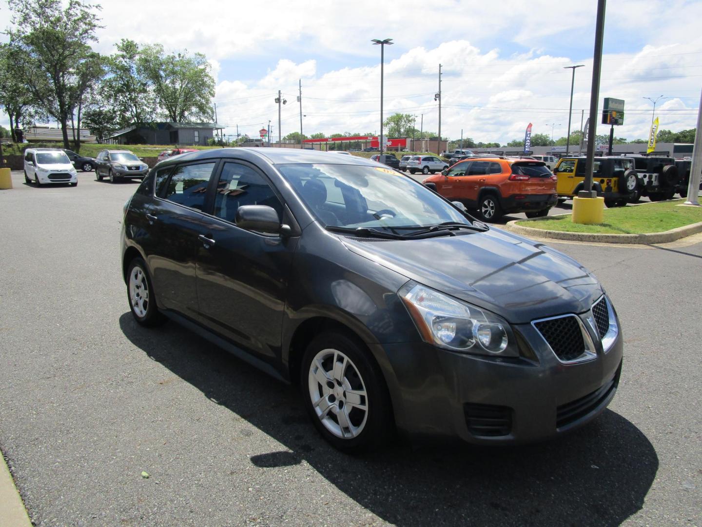 2009 GRAY Pontiac Vibe 2.4L (5Y2SP67099Z) with an 2.4L L4 DOHC 16V engine, 4-Speed Automatic Overdrive transmission, located at 1814 Albert Pike Road, Hot Springs, AR, 71913, (501) 623-1717, 34.494228, -93.094070 - Photo#3