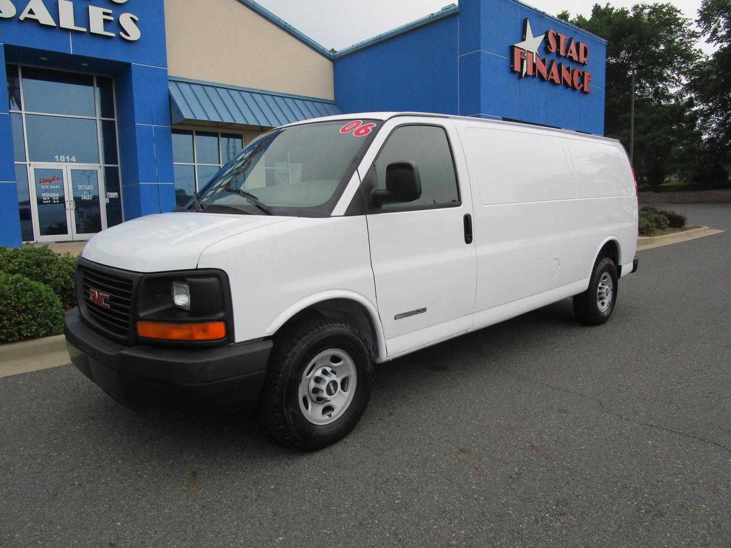 2006 WHITE /GREY GMC Savana G2500 Extended Cargo (1GTGG29VX61) with an 4.8L V8 OHV 16V engine, 4-Speed Automatic transmission, located at 1814 Albert Pike Road, Hot Springs, AR, 71913, (501) 623-1717, 34.494228, -93.094070 - Photo#1