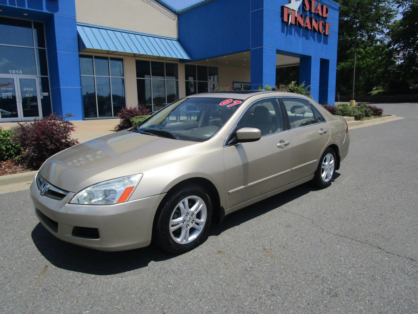 2007 GOLD /Tan / Leather Honda Accord EX-L Sedan AT (1HGCM56837A) with an 2.4L L4 DOHC 16V engine, 5-Speed Automatic Overdrive transmission, located at 1814 Albert Pike Road, Hot Springs, AR, 71913, (501) 623-1717, 34.494228, -93.094070 - Photo#1