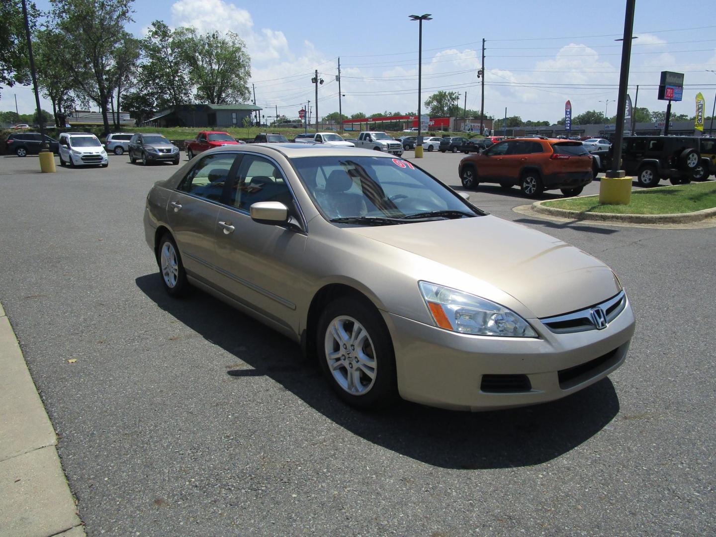 2007 GOLD /Tan / Leather Honda Accord EX-L Sedan AT (1HGCM56837A) with an 2.4L L4 DOHC 16V engine, 5-Speed Automatic Overdrive transmission, located at 1814 Albert Pike Road, Hot Springs, AR, 71913, (501) 623-1717, 34.494228, -93.094070 - Photo#3