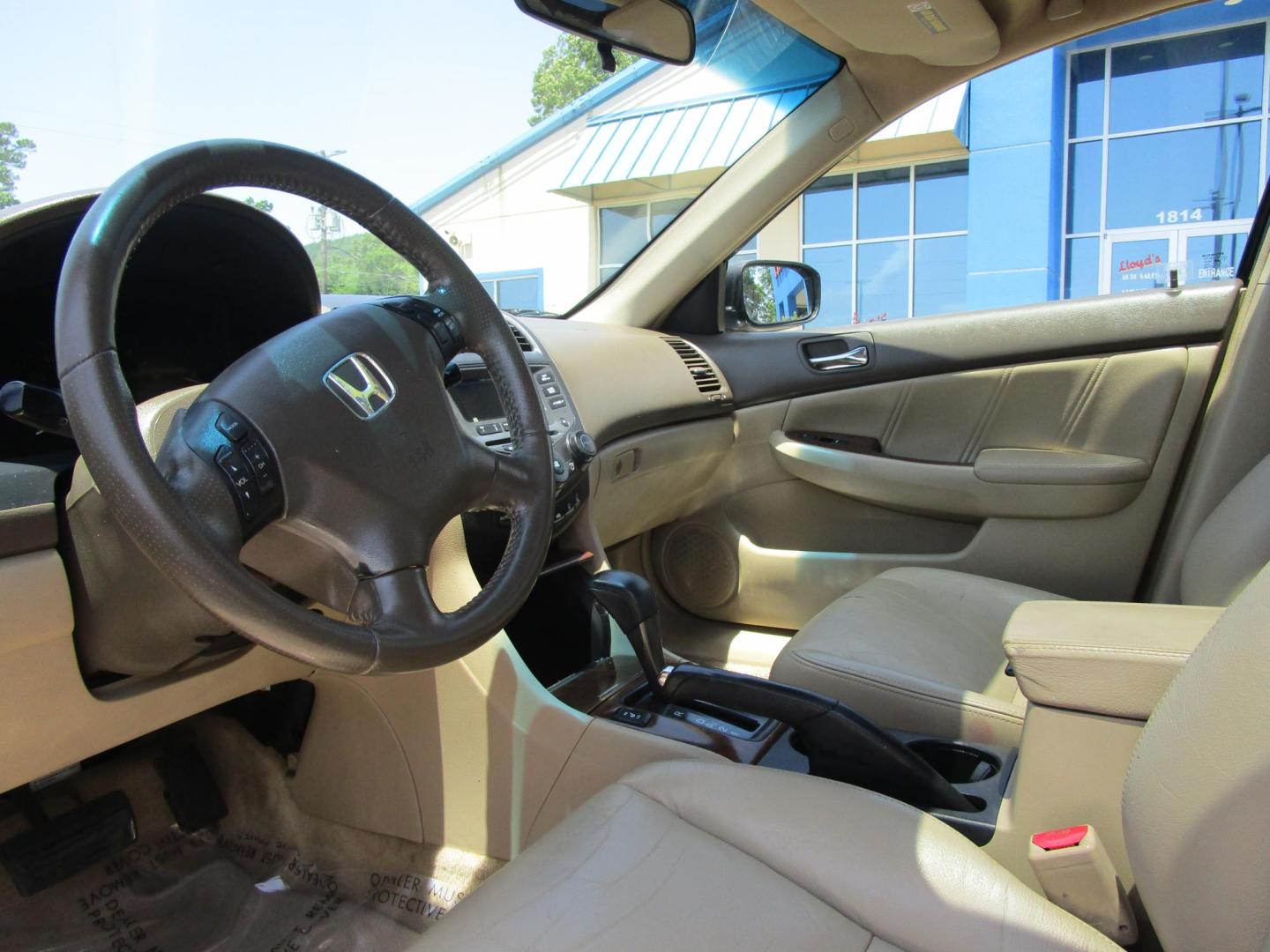 2007 GOLD /Tan / Leather Honda Accord EX-L Sedan AT (1HGCM56837A) with an 2.4L L4 DOHC 16V engine, 5-Speed Automatic Overdrive transmission, located at 1814 Albert Pike Road, Hot Springs, AR, 71913, (501) 623-1717, 34.494228, -93.094070 - Photo#6
