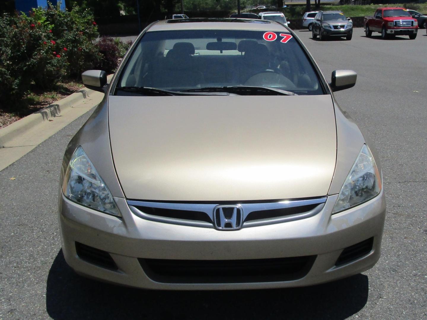 2007 GOLD /Tan / Leather Honda Accord EX-L Sedan AT (1HGCM56837A) with an 2.4L L4 DOHC 16V engine, 5-Speed Automatic Overdrive transmission, located at 1814 Albert Pike Road, Hot Springs, AR, 71913, (501) 623-1717, 34.494228, -93.094070 - Photo#2