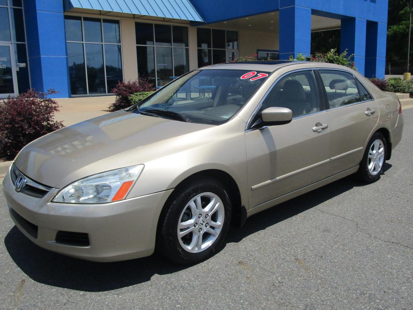 2007 GOLD /Tan / Leather Honda Accord EX-L Sedan AT (1HGCM56837A) with an 2.4L L4 DOHC 16V engine, 5-Speed Automatic Overdrive transmission, located at 1814 Albert Pike Road, Hot Springs, AR, 71913, (501) 623-1717, 34.494228, -93.094070 - Photo#1