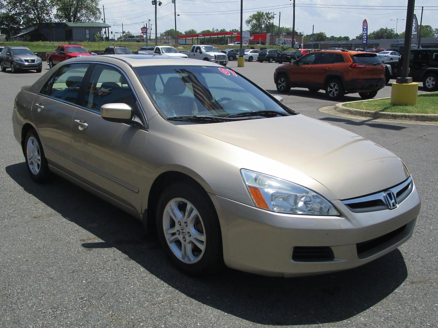2007 GOLD /Tan / Leather Honda Accord EX-L Sedan AT (1HGCM56837A) with an 2.4L L4 DOHC 16V engine, 5-Speed Automatic Overdrive transmission, located at 1814 Albert Pike Road, Hot Springs, AR, 71913, (501) 623-1717, 34.494228, -93.094070 - Photo#3