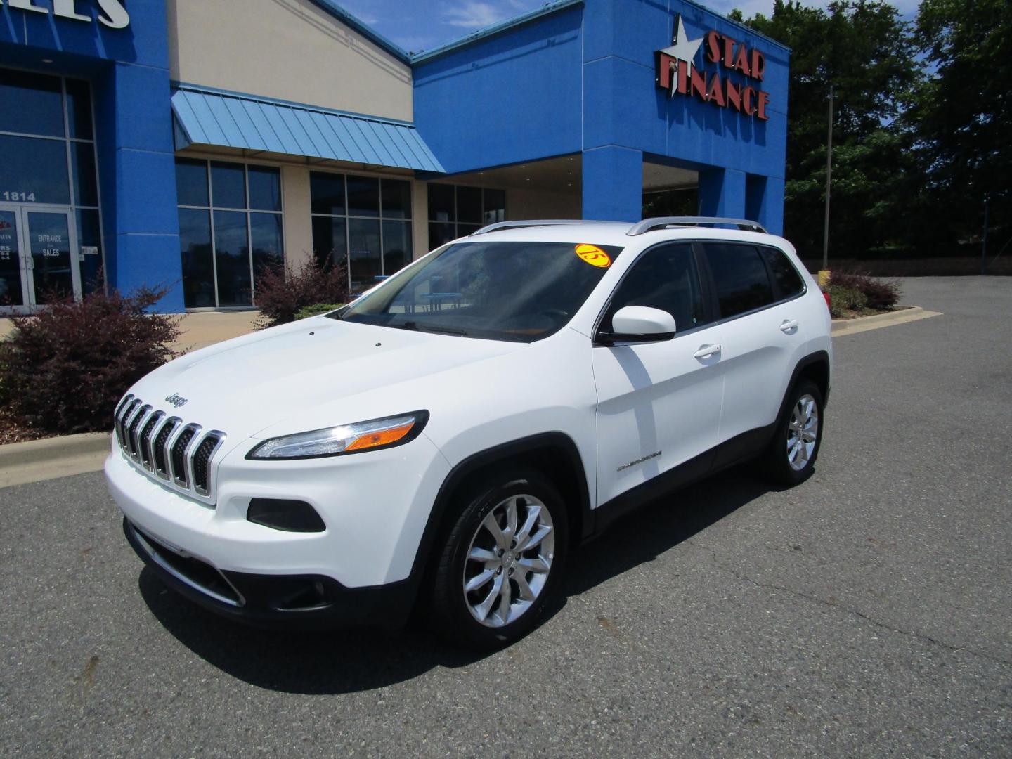 2016 WHITE /Black / Leather Jeep Cherokee Limited FWD (1C4PJLDB6GW) with an 2.4L L4 DOHC 16V engine, 9A transmission, located at 1814 Albert Pike Road, Hot Springs, AR, 71913, (501) 623-1717, 34.494228, -93.094070 - Photo#1