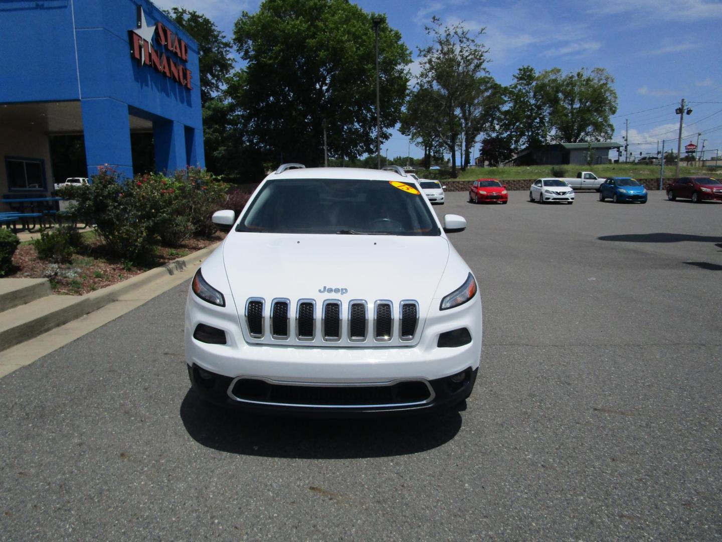 2016 WHITE /Black / Leather Jeep Cherokee Limited FWD (1C4PJLDB6GW) with an 2.4L L4 DOHC 16V engine, 9A transmission, located at 1814 Albert Pike Road, Hot Springs, AR, 71913, (501) 623-1717, 34.494228, -93.094070 - Photo#2