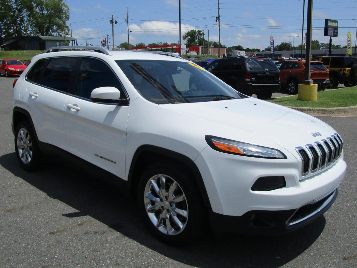 2016 WHITE /Black / Leather Jeep Cherokee Limited FWD (1C4PJLDB6GW) with an 2.4L L4 DOHC 16V engine, 9A transmission, located at 1814 Albert Pike Road, Hot Springs, AR, 71913, (501) 623-1717, 34.494228, -93.094070 - Photo#3