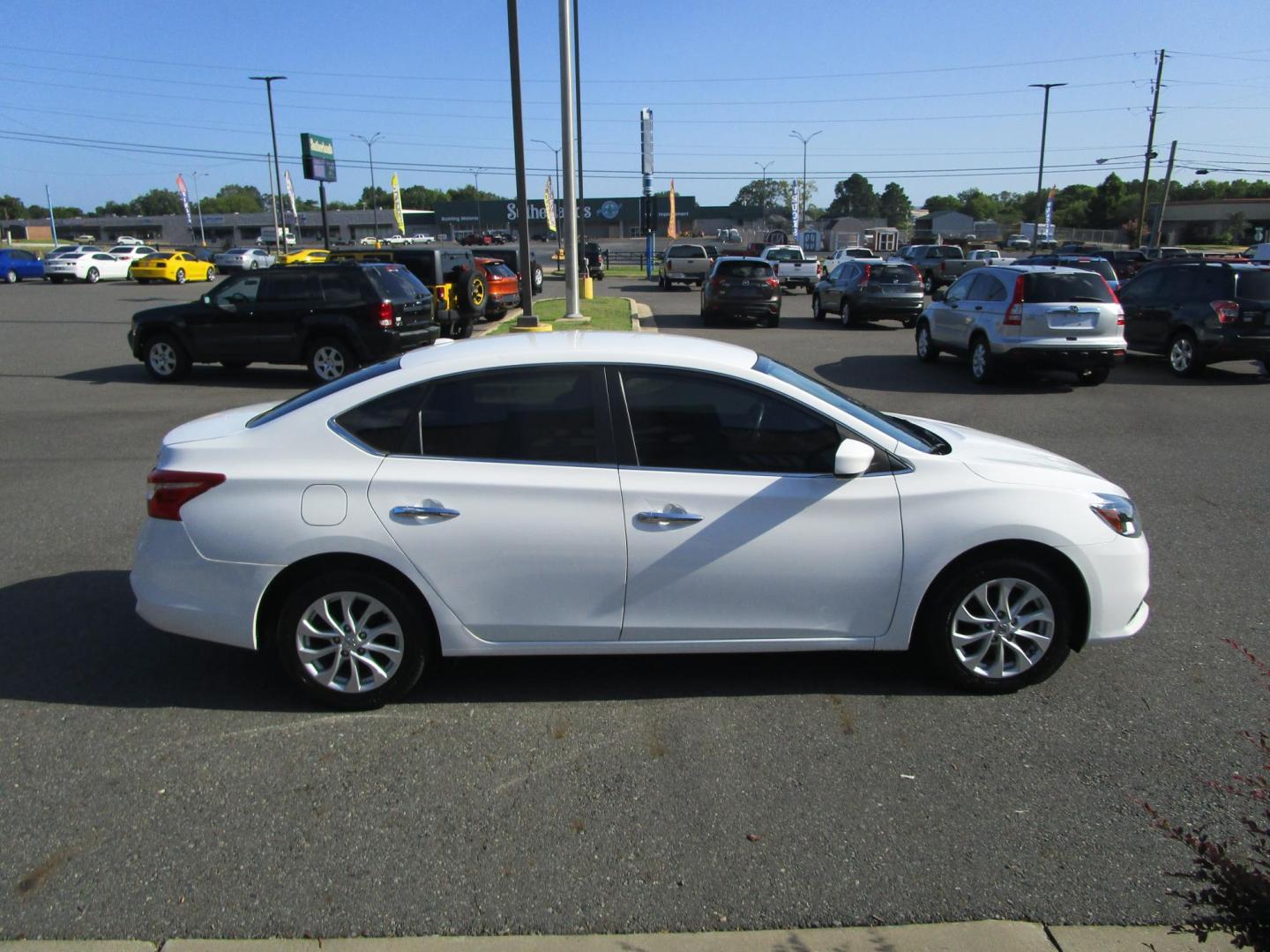 2019 WHITE /BLACK Nissan Sentra S CVT (3N1AB7AP3KY) with an 1.8L L4 SFI DOHC 16V engine, CVT transmission, located at 1814 Albert Pike Road, Hot Springs, AR, 71913, (501) 623-1717, 34.494228, -93.094070 - Photo#4