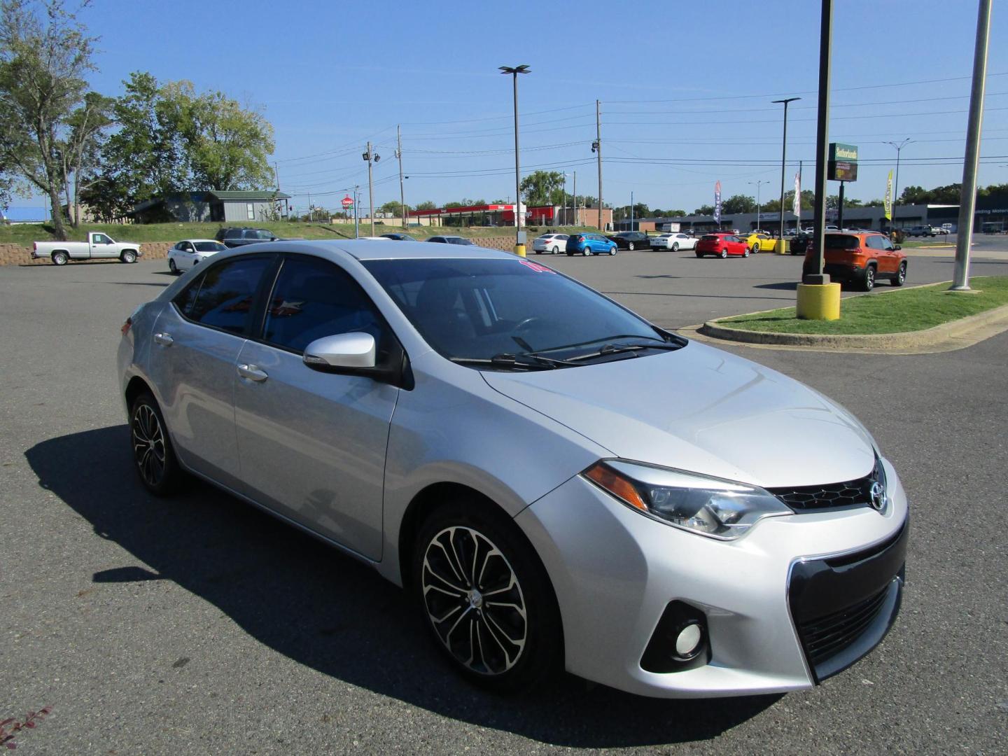 2014 SILVER /BLACK Toyota Corolla L 4-Speed AT (2T1BURHE7EC) with an 1.8L L4 DOHC 16V engine, 4-Speed Automatic transmission, located at 1814 Albert Pike Road, Hot Springs, AR, 71913, (501) 623-1717, 34.494228, -93.094070 - Photo#3