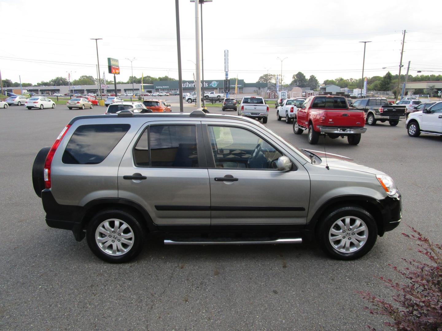 2005 Grey /BLACK Honda CR-V EX 4WD AT (JHLRD78825C) with an 2.4L L4 DOHC 16V engine, 5-Speed Automatic Overdrive transmission, located at 1814 Albert Pike Road, Hot Springs, AR, 71913, (501) 623-1717, 34.494228, -93.094070 - Photo#4
