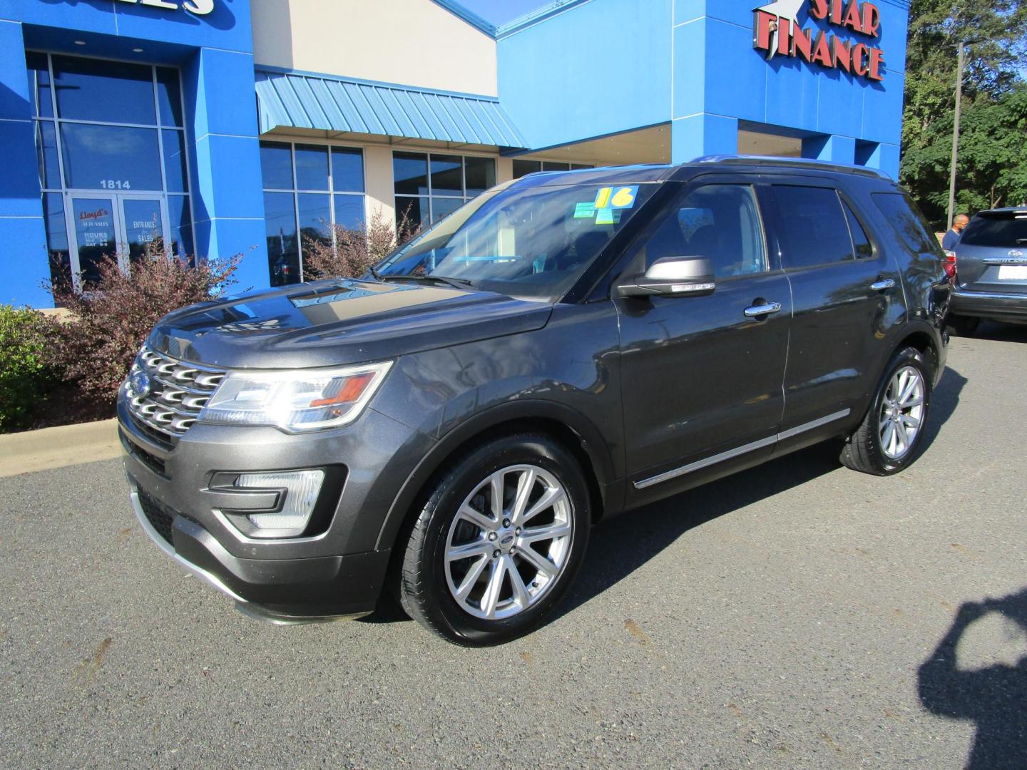 2016 GRAY /BLACK Ford Explorer Limited FWD (1FM5K7F8XGG) with an 3.5L V6 DOHC 24V engine, 6-Speed Automatic transmission, located at 1814 Albert Pike Road, Hot Springs, AR, 71913, (501) 623-1717, 34.494228, -93.094070 - Photo#1