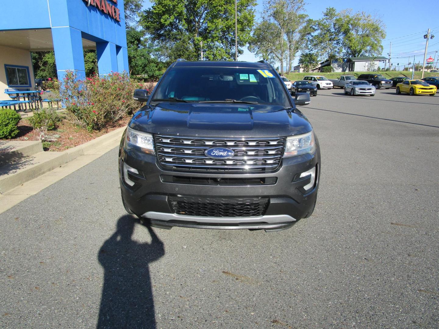 2016 GRAY /BLACK Ford Explorer Limited FWD (1FM5K7F8XGG) with an 3.5L V6 DOHC 24V engine, 6-Speed Automatic transmission, located at 1814 Albert Pike Road, Hot Springs, AR, 71913, (501) 623-1717, 34.494228, -93.094070 - Photo#2