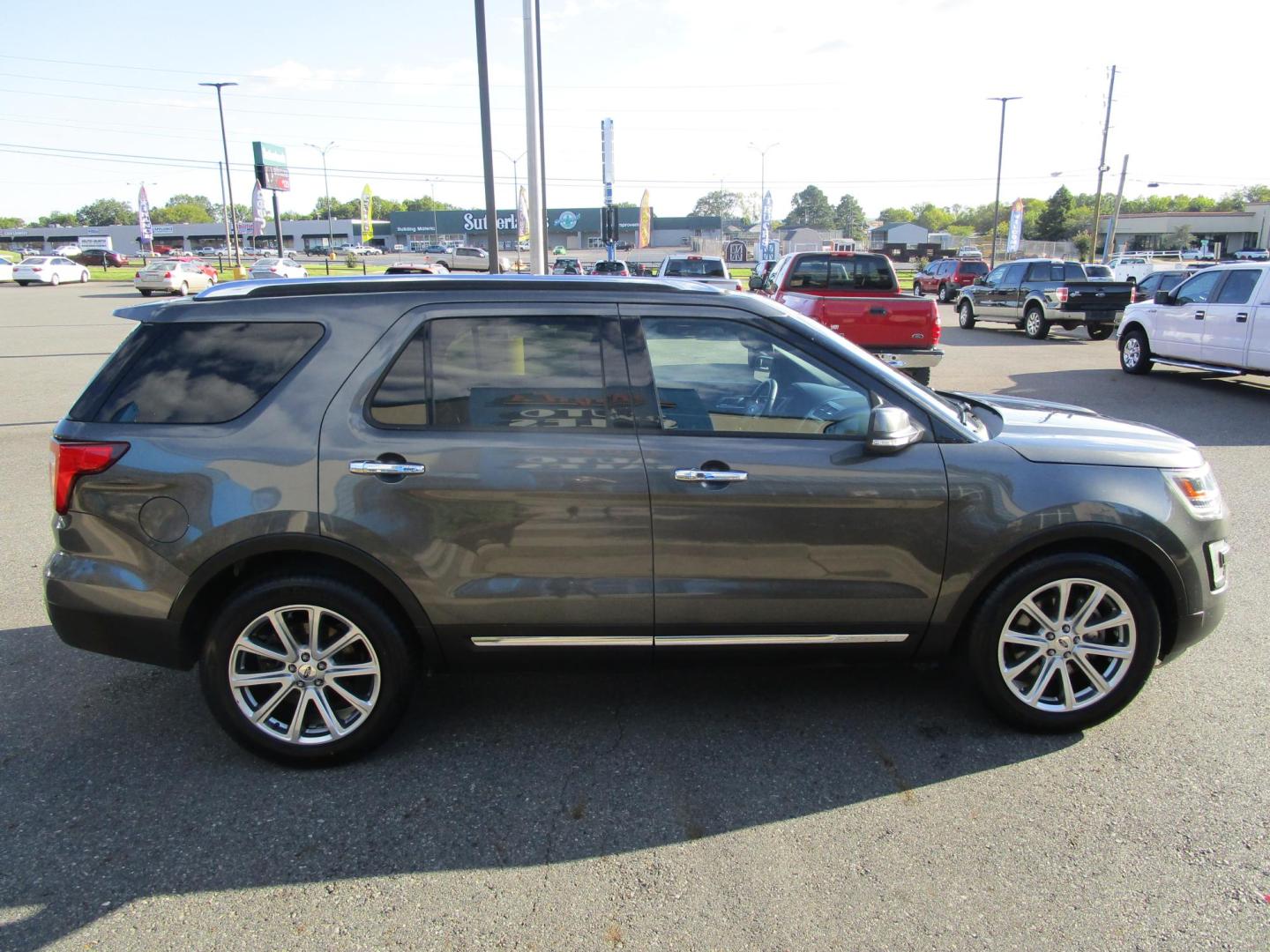 2016 GRAY /BLACK Ford Explorer Limited FWD (1FM5K7F8XGG) with an 3.5L V6 DOHC 24V engine, 6-Speed Automatic transmission, located at 1814 Albert Pike Road, Hot Springs, AR, 71913, (501) 623-1717, 34.494228, -93.094070 - Photo#4