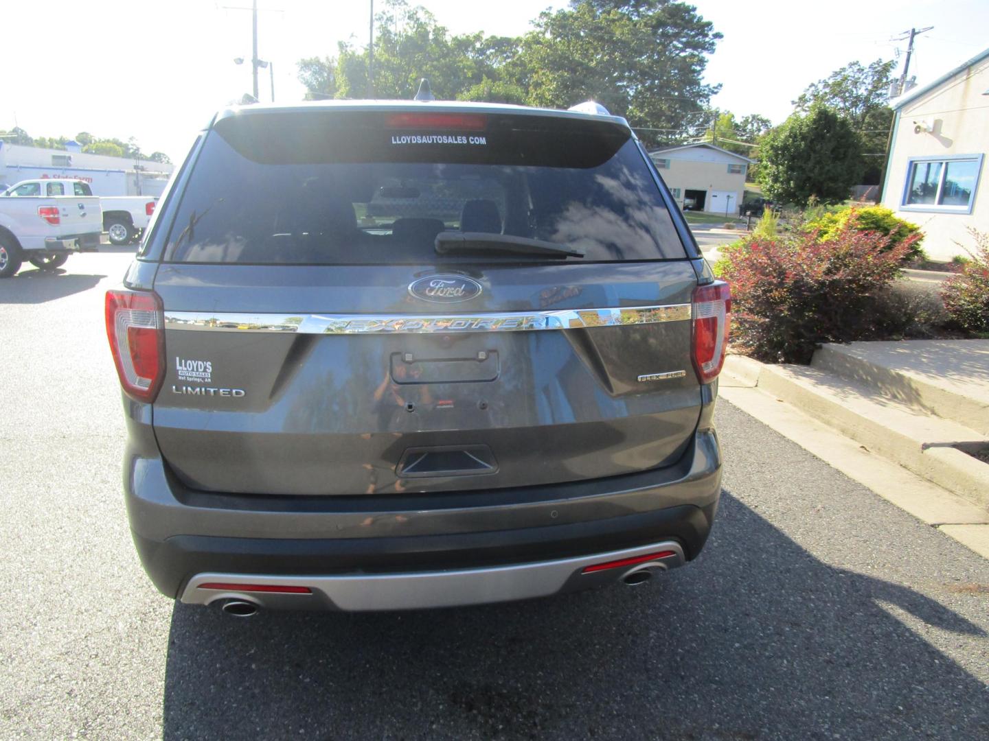2016 GRAY /BLACK Ford Explorer Limited FWD (1FM5K7F8XGG) with an 3.5L V6 DOHC 24V engine, 6-Speed Automatic transmission, located at 1814 Albert Pike Road, Hot Springs, AR, 71913, (501) 623-1717, 34.494228, -93.094070 - Photo#5