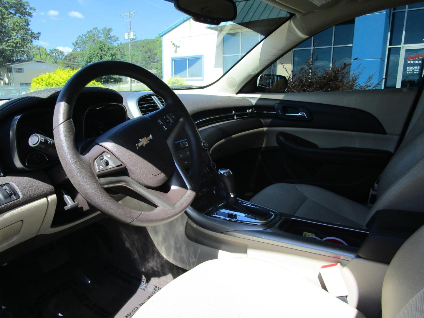 2013 WHITE /TAN Chevrolet Malibu 1LT (1G11C5SA4DF) with an 2.5L L4 DOHC 16V engine, 6-Speed Automatic transmission, located at 1814 Albert Pike Road, Hot Springs, AR, 71913, (501) 623-1717, 34.494228, -93.094070 - Photo#6