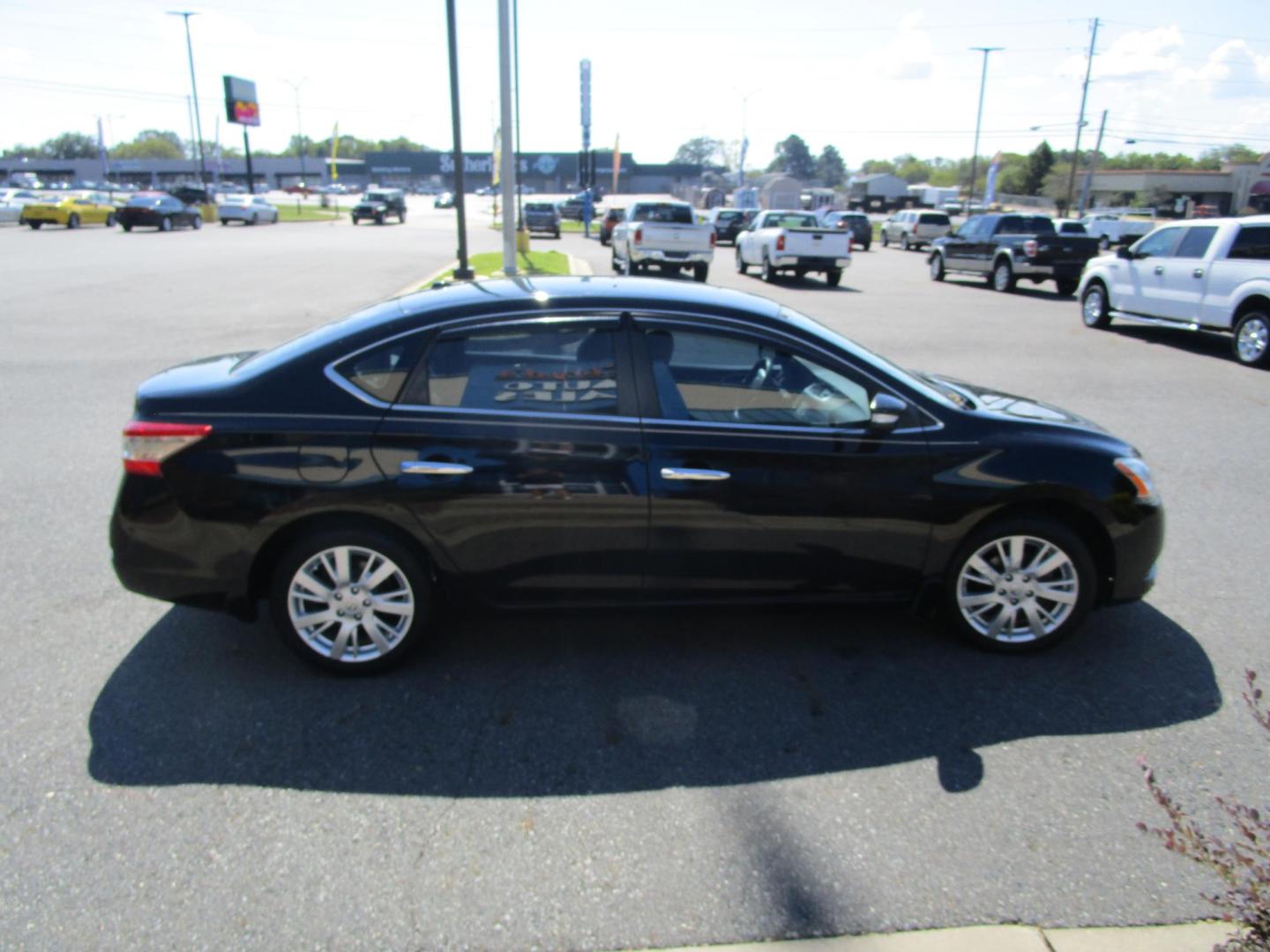 2013 BLACK /TAN Nissan Sentra S 6MT (3N1AB7APXDL) with an 2.0L L4 DOHC 16V engine, 6-Speed Manual transmission, located at 1814 Albert Pike Road, Hot Springs, AR, 71913, (501) 623-1717, 34.494228, -93.094070 - Photo#4