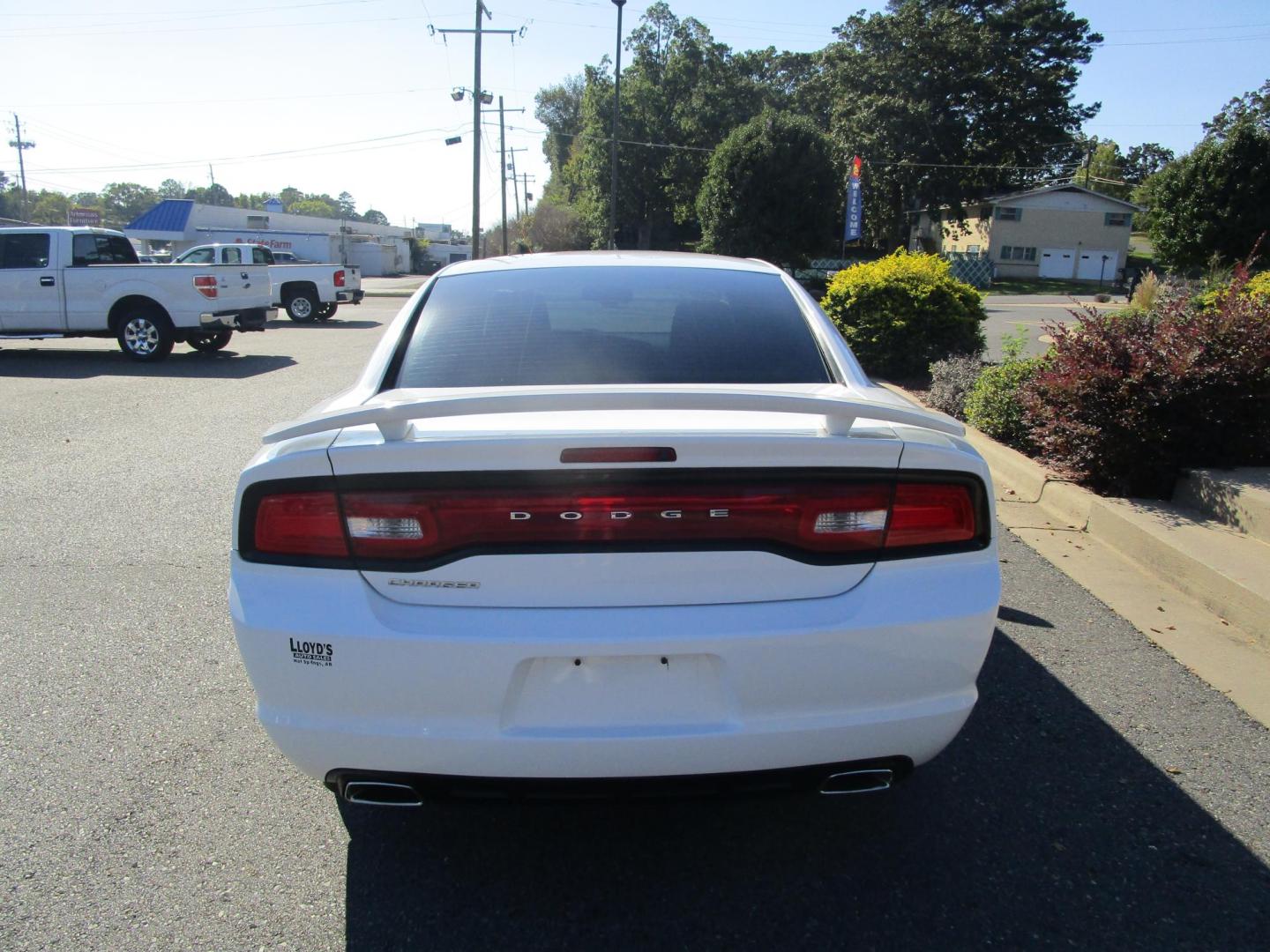 2012 WHITE /BLACK Dodge Charger SE (2C3CDXBG7CH) with an 3.6L V6 DOHC 24V engine, 5-Speed Automatic transmission, located at 1814 Albert Pike Road, Hot Springs, AR, 71913, (501) 623-1717, 34.494228, -93.094070 - Photo#5