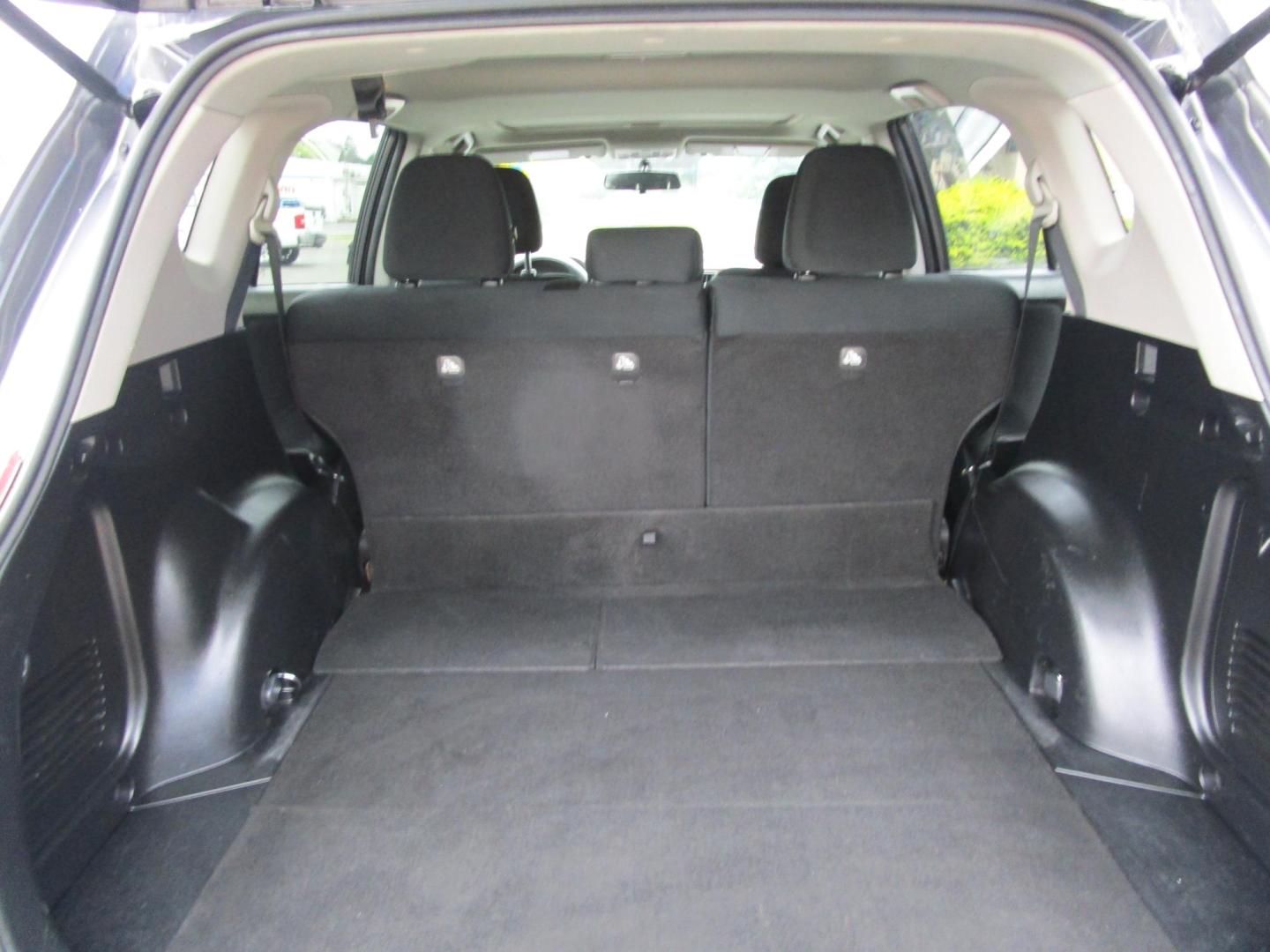 2013 GRAY /BLACK Toyota RAV4 XLE FWD (2T3WFREV5DW) with an 2.5L L4 DOHC 16V engine, 6-Speed Automatic transmission, located at 1814 Albert Pike Road, Hot Springs, AR, 71913, (501) 623-1717, 34.494228, -93.094070 - Photo#10