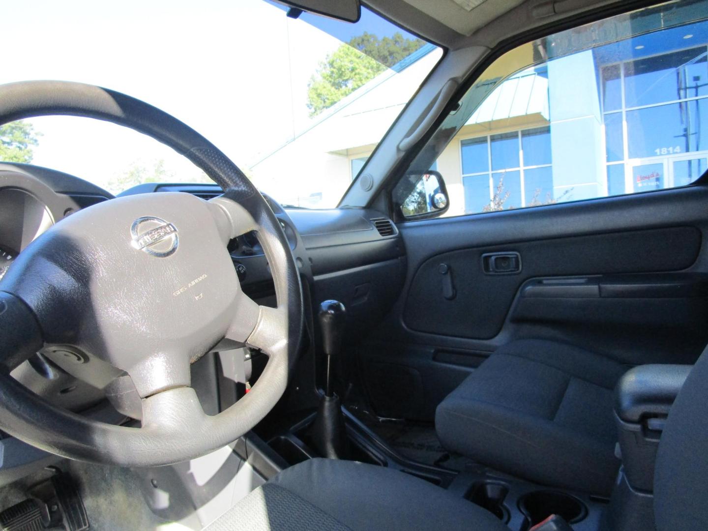 2003 Grey Nissan Frontier SE-V6 Crew Cab Long Bed 2WD (1N6ED29X63C) with an 3.3L V6 SOHC 12V engine, 4-Speed Automatic Overdrive transmission, located at 1814 Albert Pike Road, Hot Springs, AR, 71913, (501) 623-1717, 34.494228, -93.094070 - Photo#5
