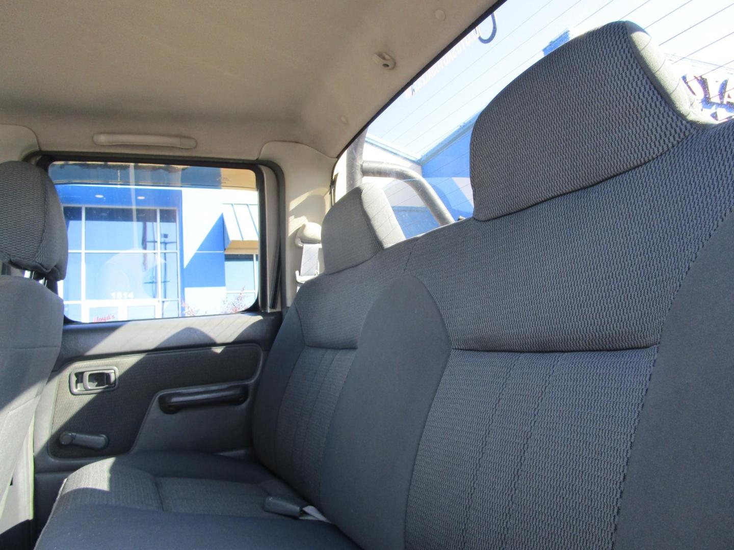 2003 Grey Nissan Frontier SE-V6 Crew Cab Long Bed 2WD (1N6ED29X63C) with an 3.3L V6 SOHC 12V engine, 4-Speed Automatic Overdrive transmission, located at 1814 Albert Pike Road, Hot Springs, AR, 71913, (501) 623-1717, 34.494228, -93.094070 - Photo#6