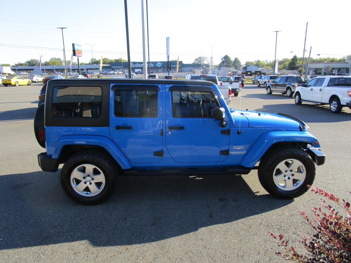 2011 Blue /Black/Cloth Jeep Wrangler Unlimited Sahara 4WD (1J4BA5H10BL) with an 3.8L V6 OHV 12V engine, located at 1814 Albert Pike Road, Hot Springs, AR, 71913, (501) 623-1717, 34.494228, -93.094070 - Photo#4