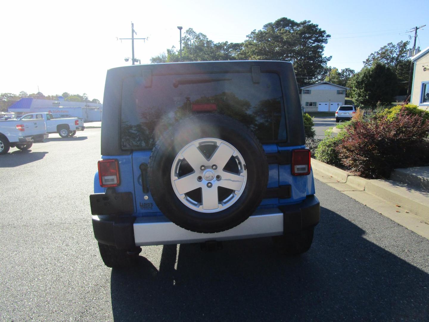 2011 Blue /Black/Cloth Jeep Wrangler Unlimited Sahara 4WD (1J4BA5H10BL) with an 3.8L V6 OHV 12V engine, located at 1814 Albert Pike Road, Hot Springs, AR, 71913, (501) 623-1717, 34.494228, -93.094070 - Photo#5