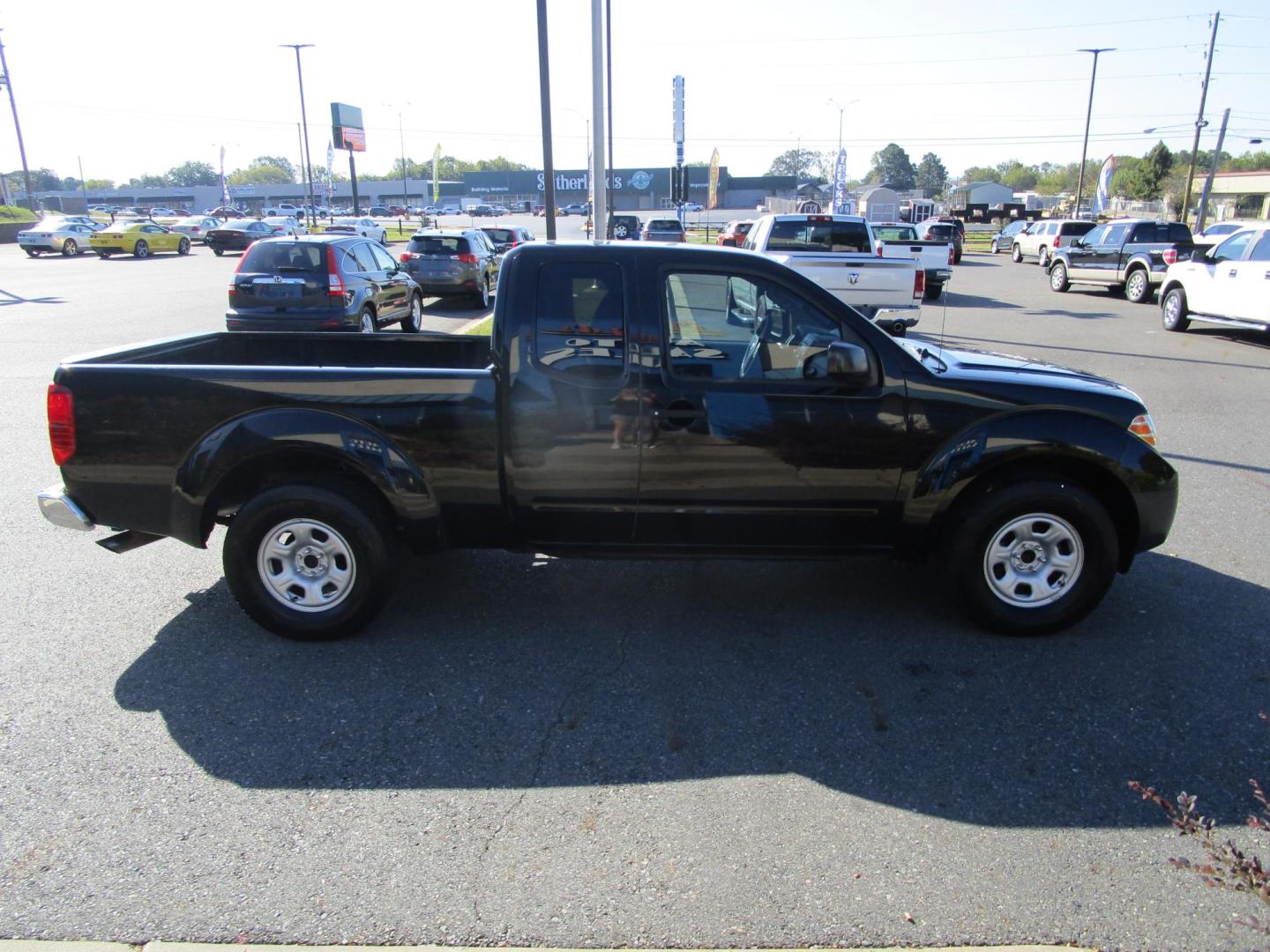 2014 BLACK /GRAY Nissan Frontier SV King Cab I4 5MT 2WD (1N6BD0CT4EN) with an 2.5L L4 DOHC 16V engine, 5-Speed Manual transmission, located at 1814 Albert Pike Road, Hot Springs, AR, 71913, (501) 623-1717, 34.494228, -93.094070 - Photo#4