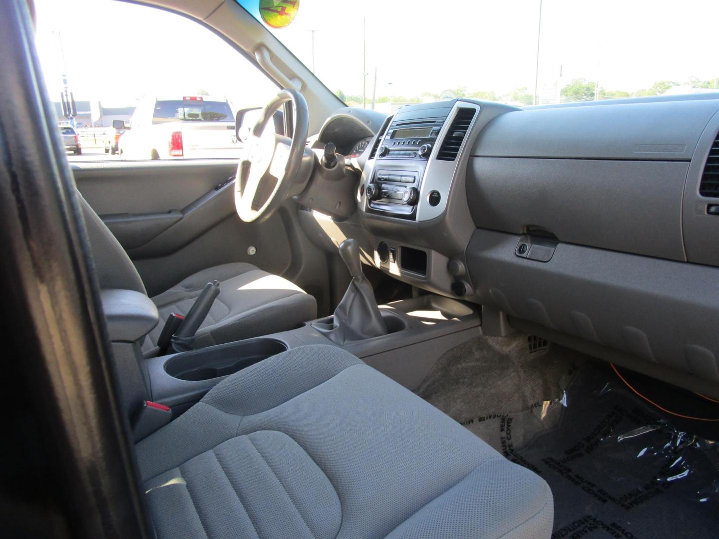 2014 BLACK /GRAY Nissan Frontier SV King Cab I4 5MT 2WD (1N6BD0CT4EN) with an 2.5L L4 DOHC 16V engine, 5-Speed Manual transmission, located at 1814 Albert Pike Road, Hot Springs, AR, 71913, (501) 623-1717, 34.494228, -93.094070 - Photo#8