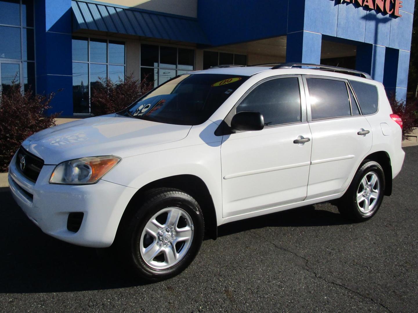 2009 WHITE Toyota RAV4 Base I4 2WD (JTMZF33V09D) with an 2.4L L4 DOHC 16V engine, 4-Speed Automatic transmission, located at 1814 Albert Pike Road, Hot Springs, AR, 71913, (501) 623-1717, 34.494228, -93.094070 - Photo#1