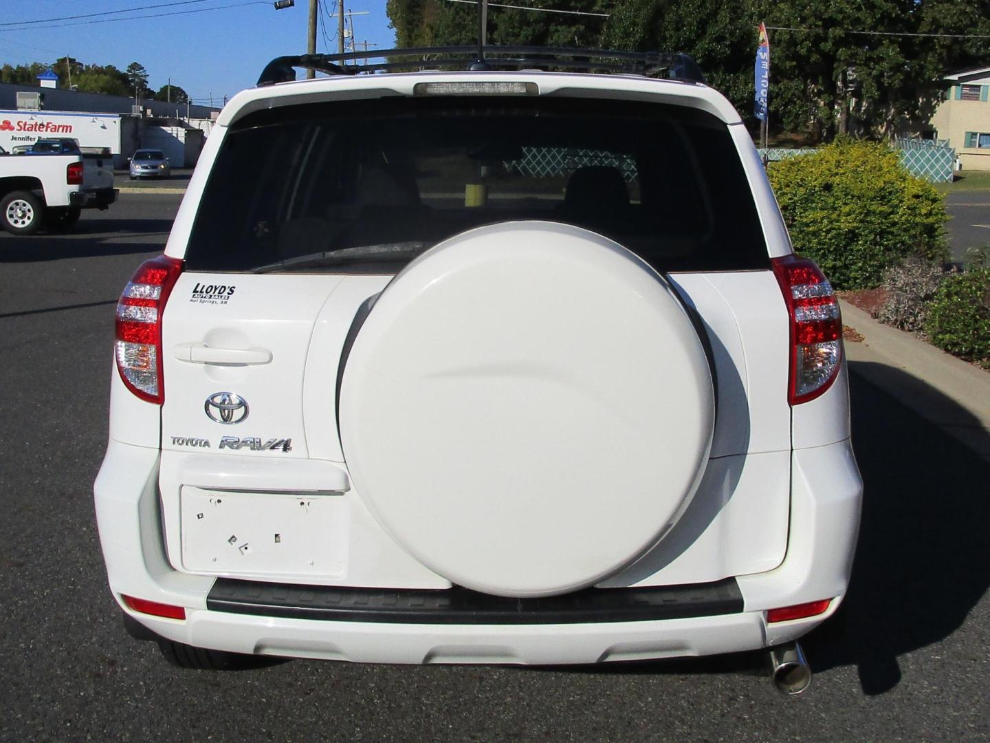 2009 WHITE Toyota RAV4 Base I4 2WD (JTMZF33V09D) with an 2.4L L4 DOHC 16V engine, 4-Speed Automatic transmission, located at 1814 Albert Pike Road, Hot Springs, AR, 71913, (501) 623-1717, 34.494228, -93.094070 - Photo#4