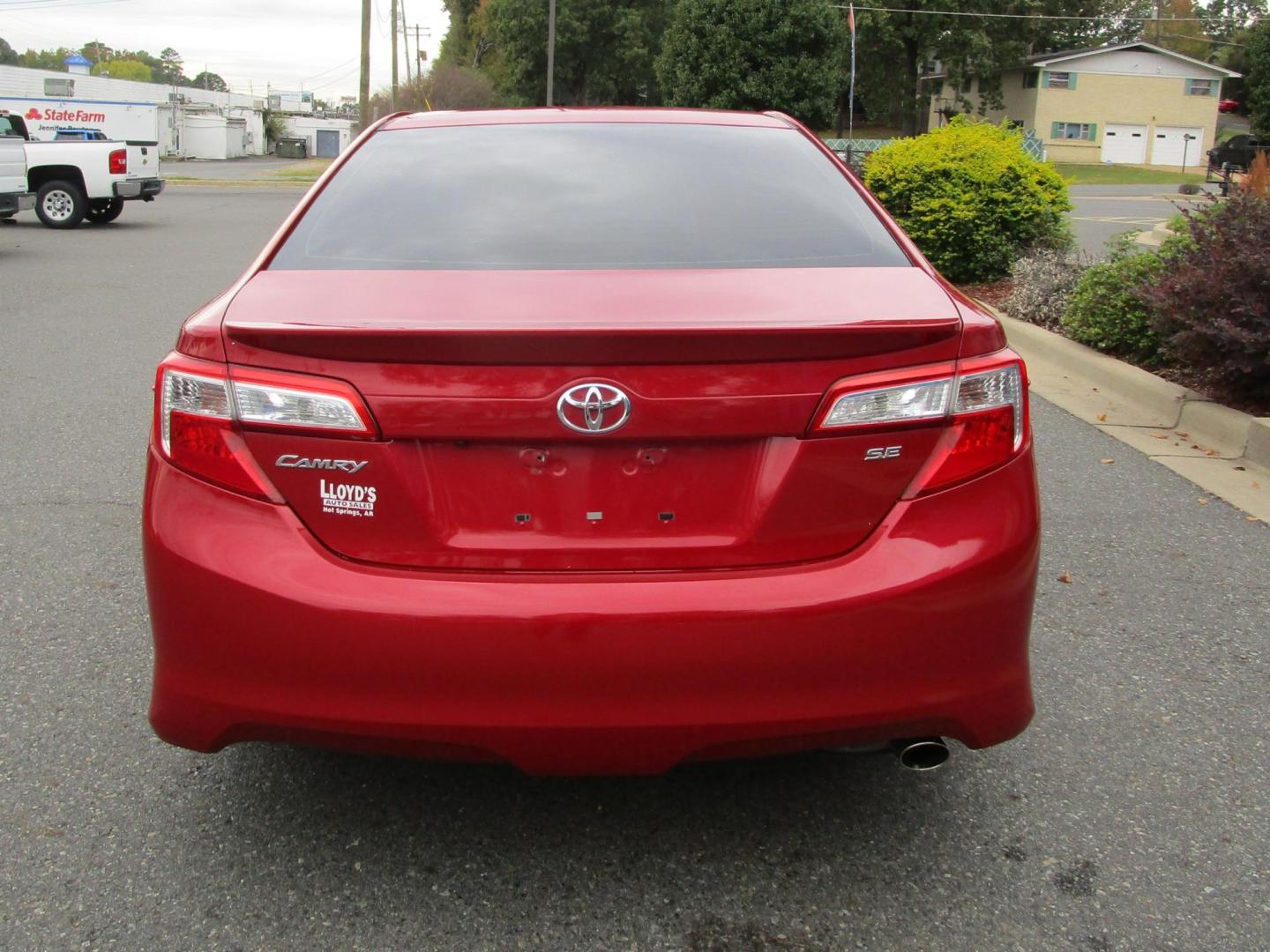 2014 MAROON Toyota Camry SE (4T1BF1FK6EU) with an 2.5L L4 DOHC 16V engine, 6-Speed Automatic transmission, located at 1814 Albert Pike Road, Hot Springs, AR, 71913, (501) 623-1717, 34.494228, -93.094070 - Photo#5