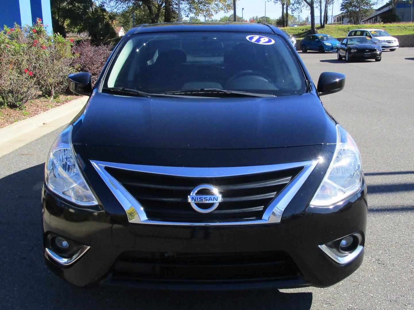 2019 BLACK /Black/Cloth Nissan Versa 1.6 SV Sedan (3N1CN7APXKL) with an 1.6L L4 DOHC 16V engine, CVT transmission, located at 1814 Albert Pike Road, Hot Springs, AR, 71913, (501) 623-1717, 34.494228, -93.094070 - Photo#2