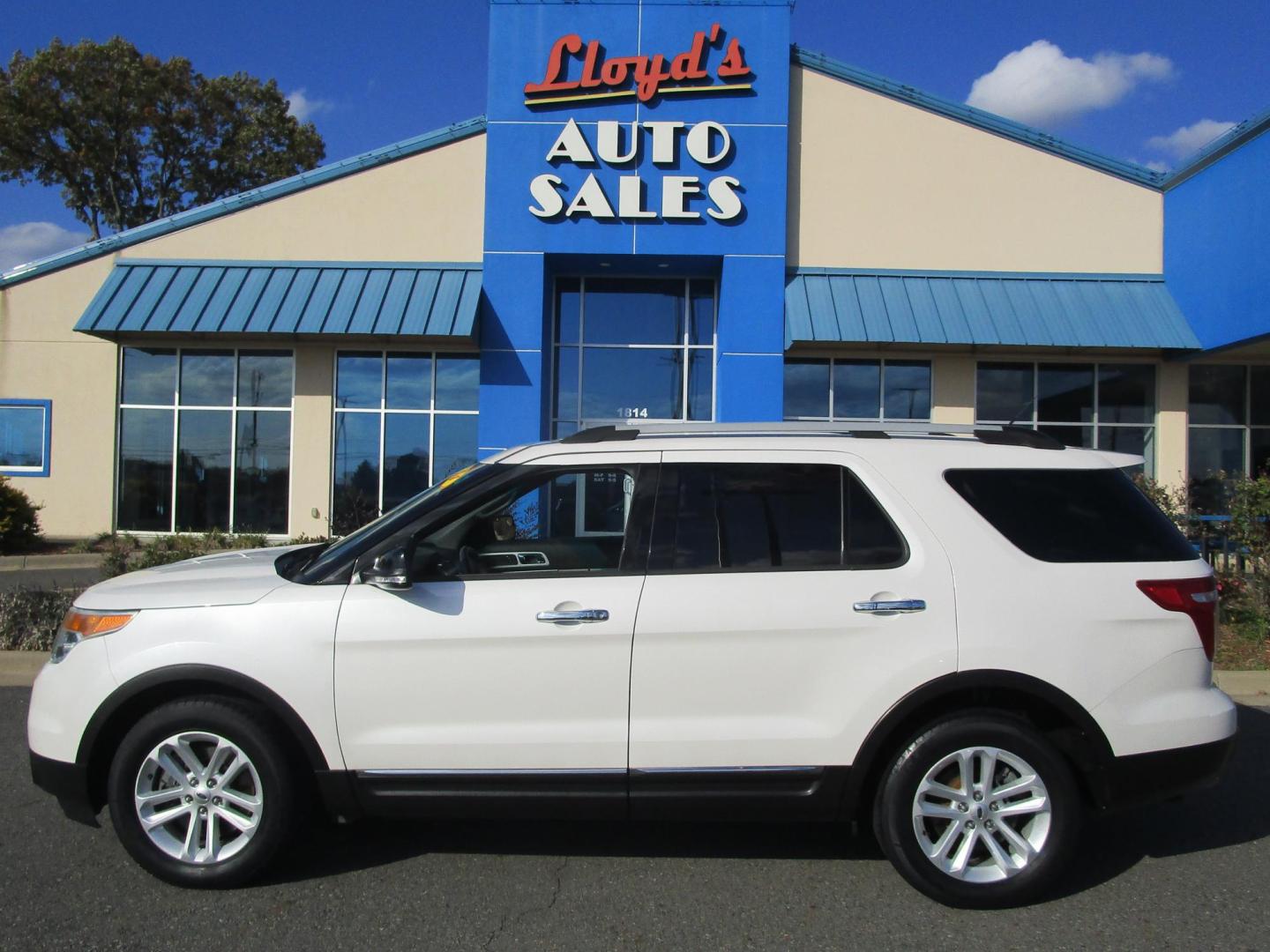 2014 WHITE Ford Explorer XLT FWD (1FM5K7D81EG) with an 3.5L V6 DOHC 24V engine, 6-Speed Automatic transmission, located at 1814 Albert Pike Road, Hot Springs, AR, 71913, (501) 623-1717, 34.494228, -93.094070 - Photo#0
