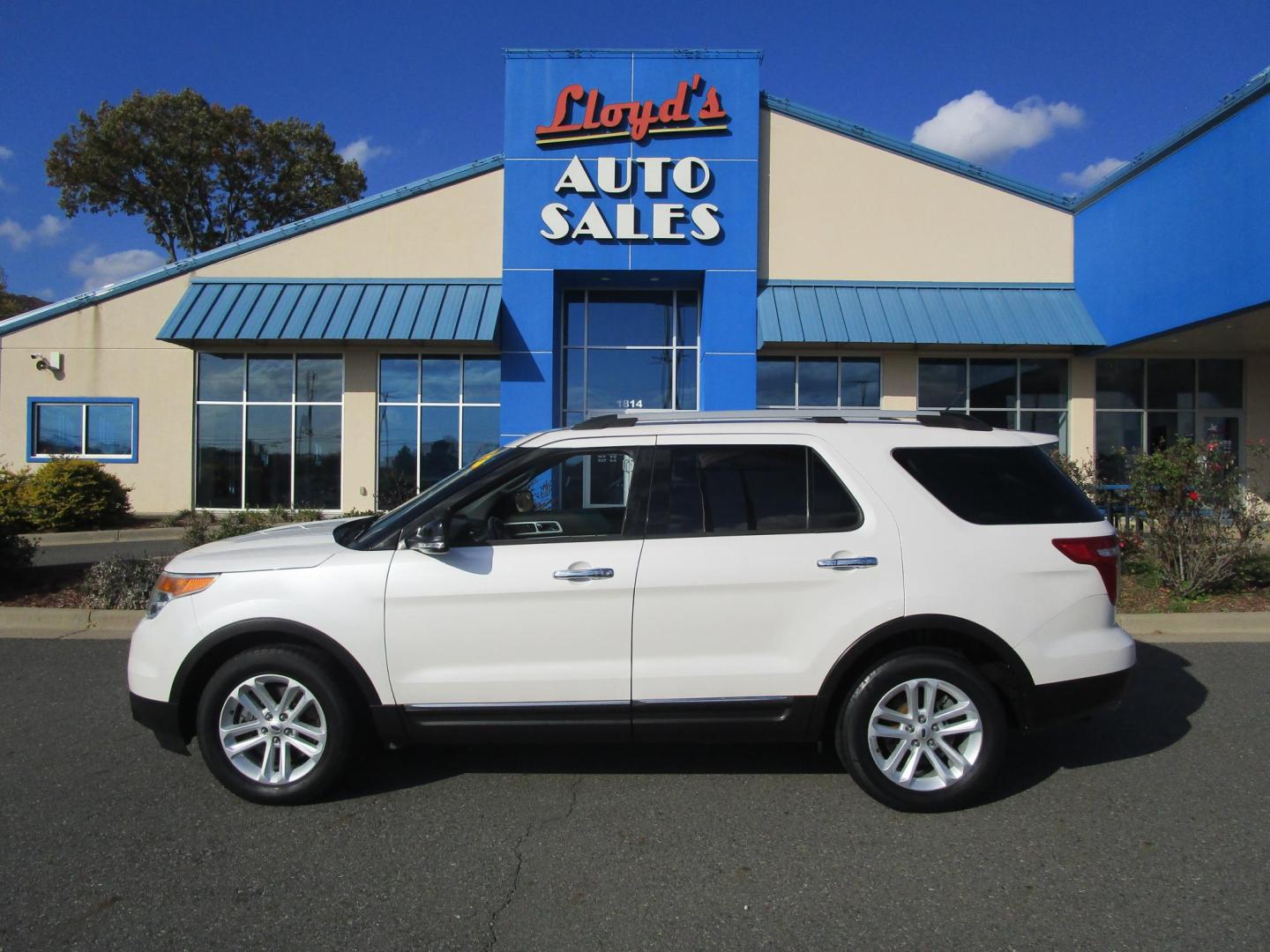 2014 WHITE Ford Explorer XLT FWD (1FM5K7D81EG) with an 3.5L V6 DOHC 24V engine, 6-Speed Automatic transmission, located at 1814 Albert Pike Road, Hot Springs, AR, 71913, (501) 623-1717, 34.494228, -93.094070 - Photo#1