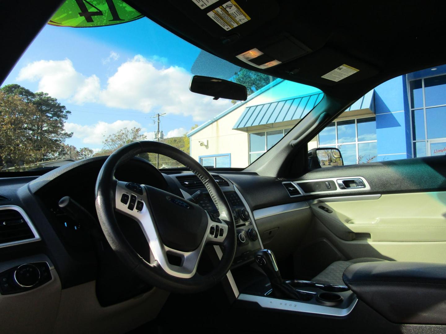 2014 WHITE Ford Explorer XLT FWD (1FM5K7D81EG) with an 3.5L V6 DOHC 24V engine, 6-Speed Automatic transmission, located at 1814 Albert Pike Road, Hot Springs, AR, 71913, (501) 623-1717, 34.494228, -93.094070 - Photo#7