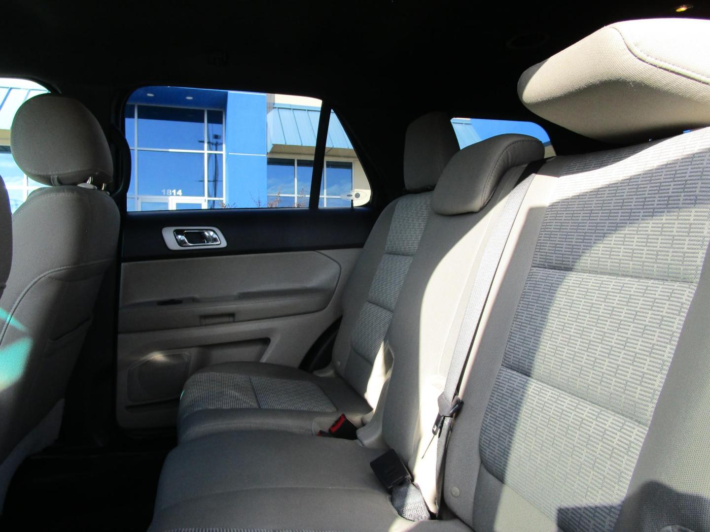 2014 WHITE Ford Explorer XLT FWD (1FM5K7D81EG) with an 3.5L V6 DOHC 24V engine, 6-Speed Automatic transmission, located at 1814 Albert Pike Road, Hot Springs, AR, 71913, (501) 623-1717, 34.494228, -93.094070 - Photo#8