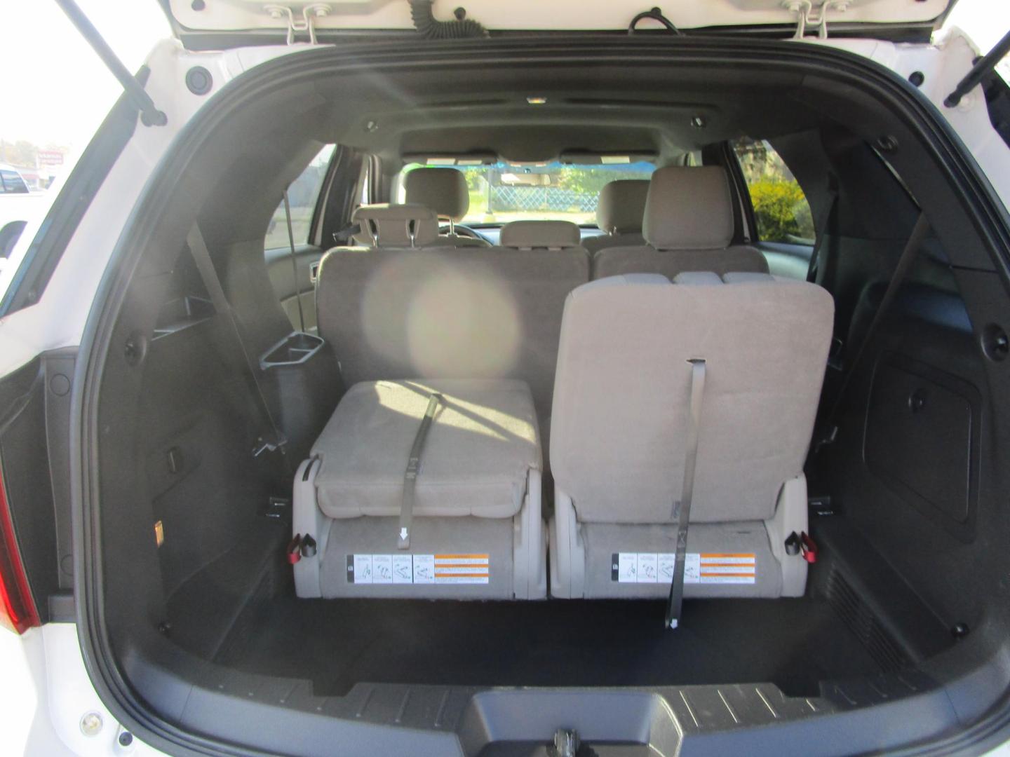 2014 WHITE Ford Explorer XLT FWD (1FM5K7D81EG) with an 3.5L V6 DOHC 24V engine, 6-Speed Automatic transmission, located at 1814 Albert Pike Road, Hot Springs, AR, 71913, (501) 623-1717, 34.494228, -93.094070 - Photo#13