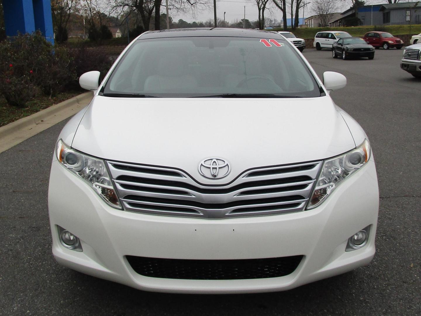 2011 WHITE /STONE LEATHER Toyota Venza FWD V6 (4T3ZK3BB8BU) with an 3.5L V6 DOHC 24V engine, 6-Speed Automatic transmission, located at 1814 Albert Pike Road, Hot Springs, AR, 71913, (501) 623-1717, 34.494228, -93.094070 - Photo#2