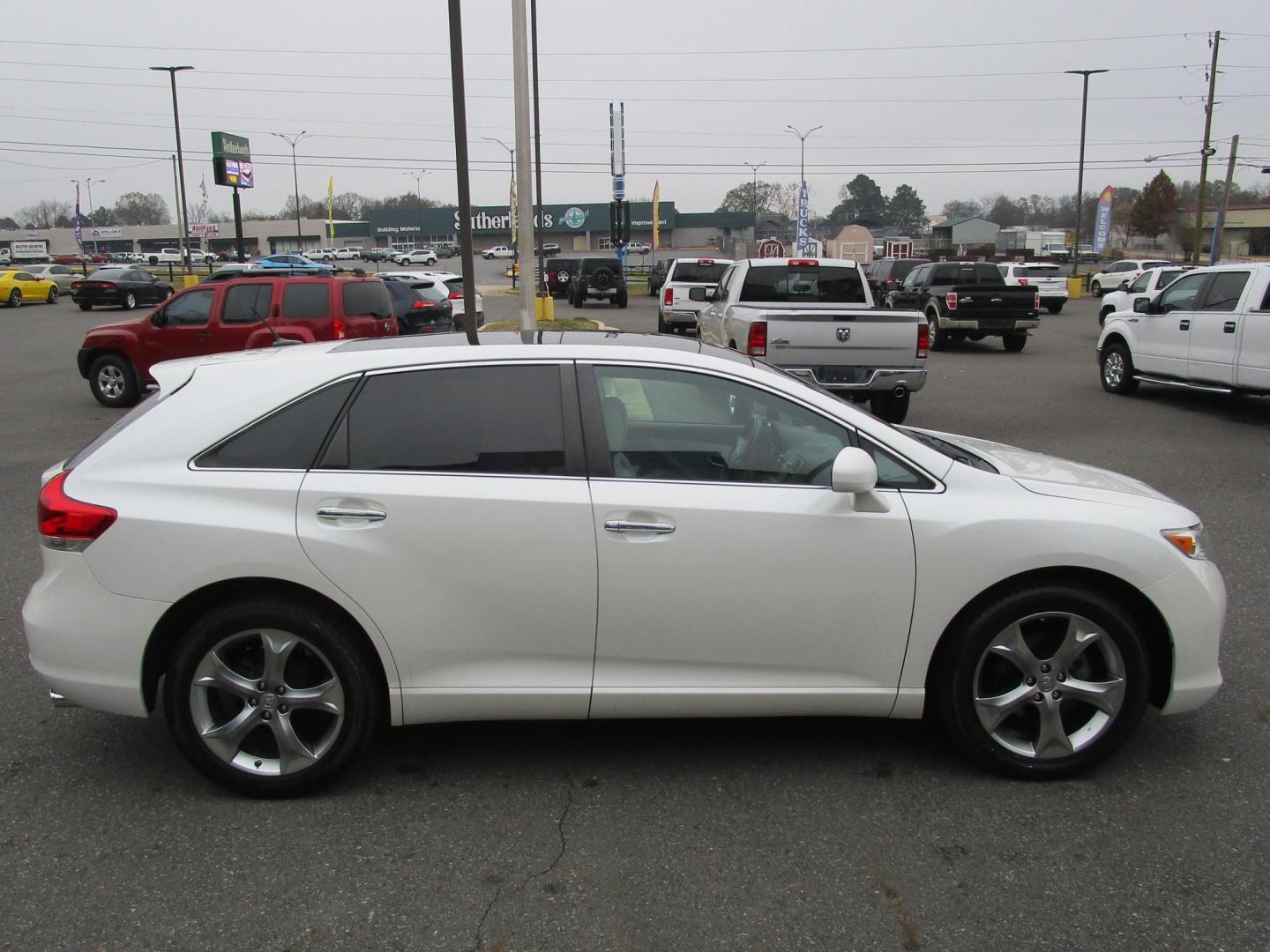 2011 WHITE /STONE LEATHER Toyota Venza FWD V6 (4T3ZK3BB8BU) with an 3.5L V6 DOHC 24V engine, 6-Speed Automatic transmission, located at 1814 Albert Pike Road, Hot Springs, AR, 71913, (501) 623-1717, 34.494228, -93.094070 - Photo#4