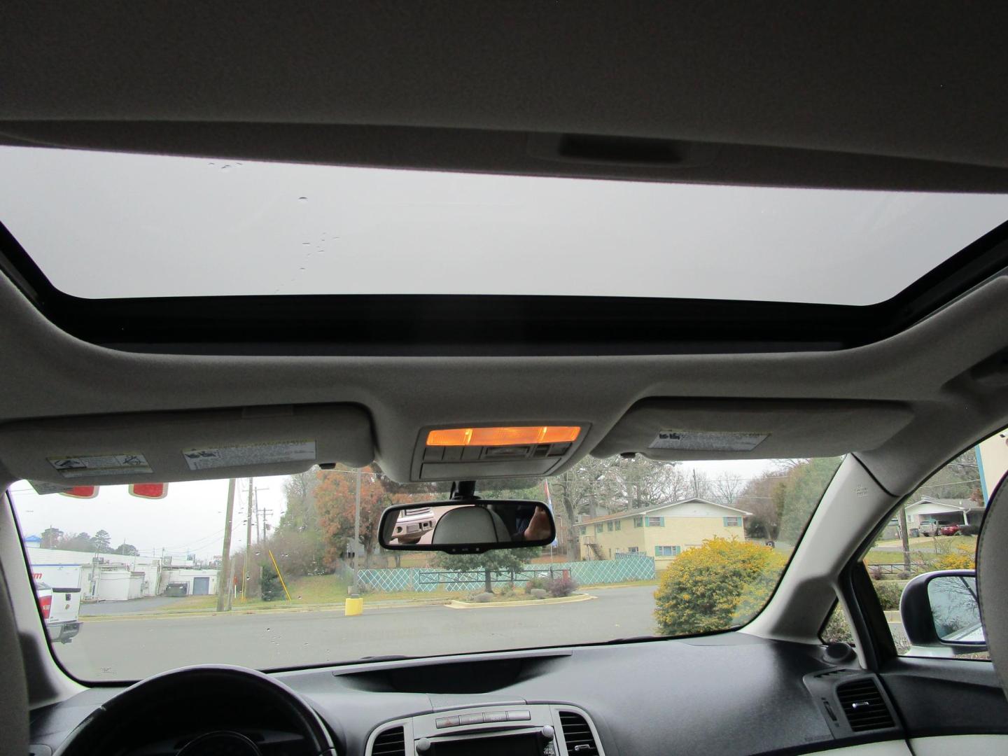 2011 WHITE /STONE LEATHER Toyota Venza FWD V6 (4T3ZK3BB8BU) with an 3.5L V6 DOHC 24V engine, 6-Speed Automatic transmission, located at 1814 Albert Pike Road, Hot Springs, AR, 71913, (501) 623-1717, 34.494228, -93.094070 - Photo#10